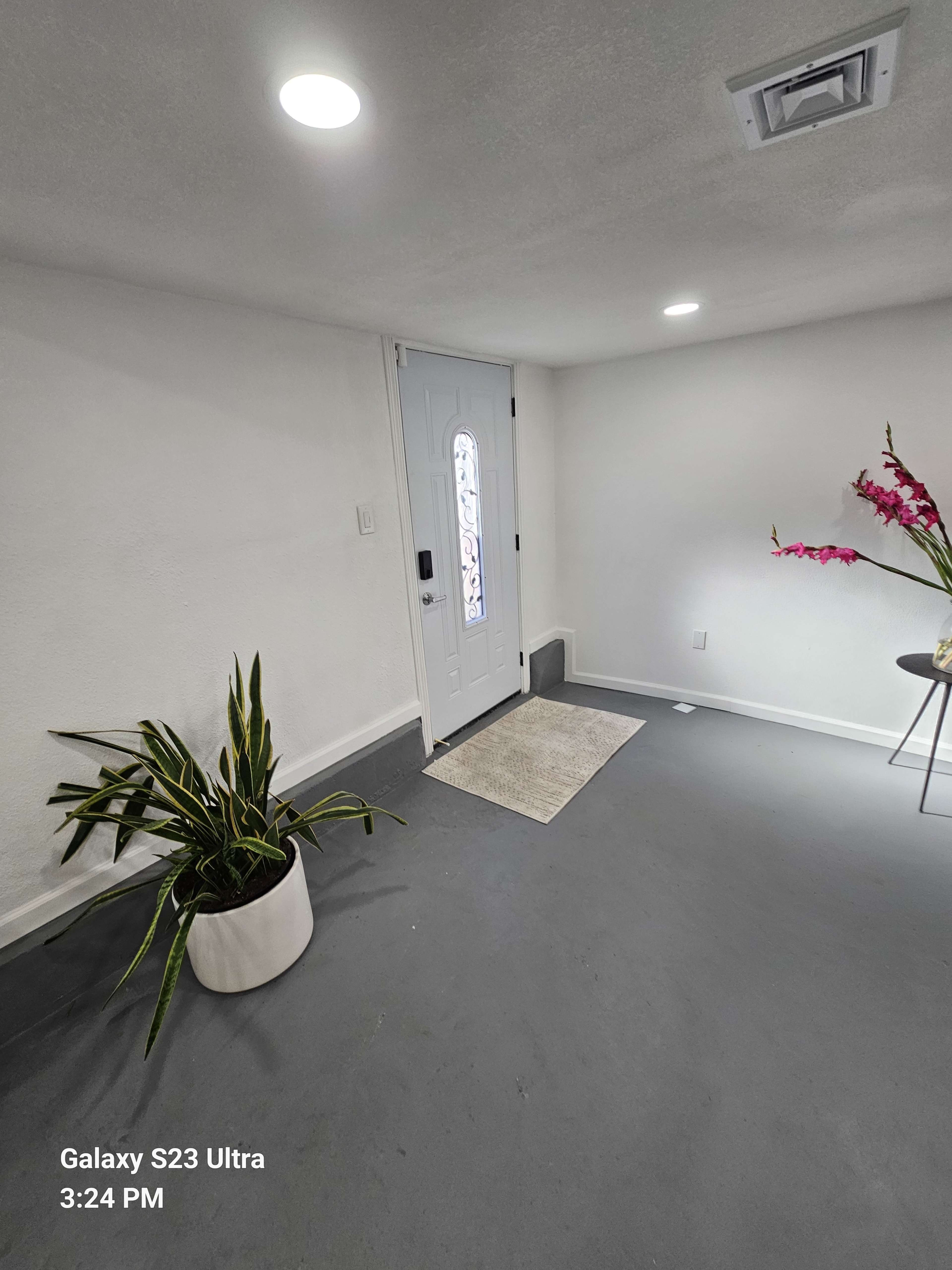 Luxury Glam Studio with Pro Lighting – Perfect for Makeup Artists, Photographers & Creators” Image in Vallejo, Vallejo, CA