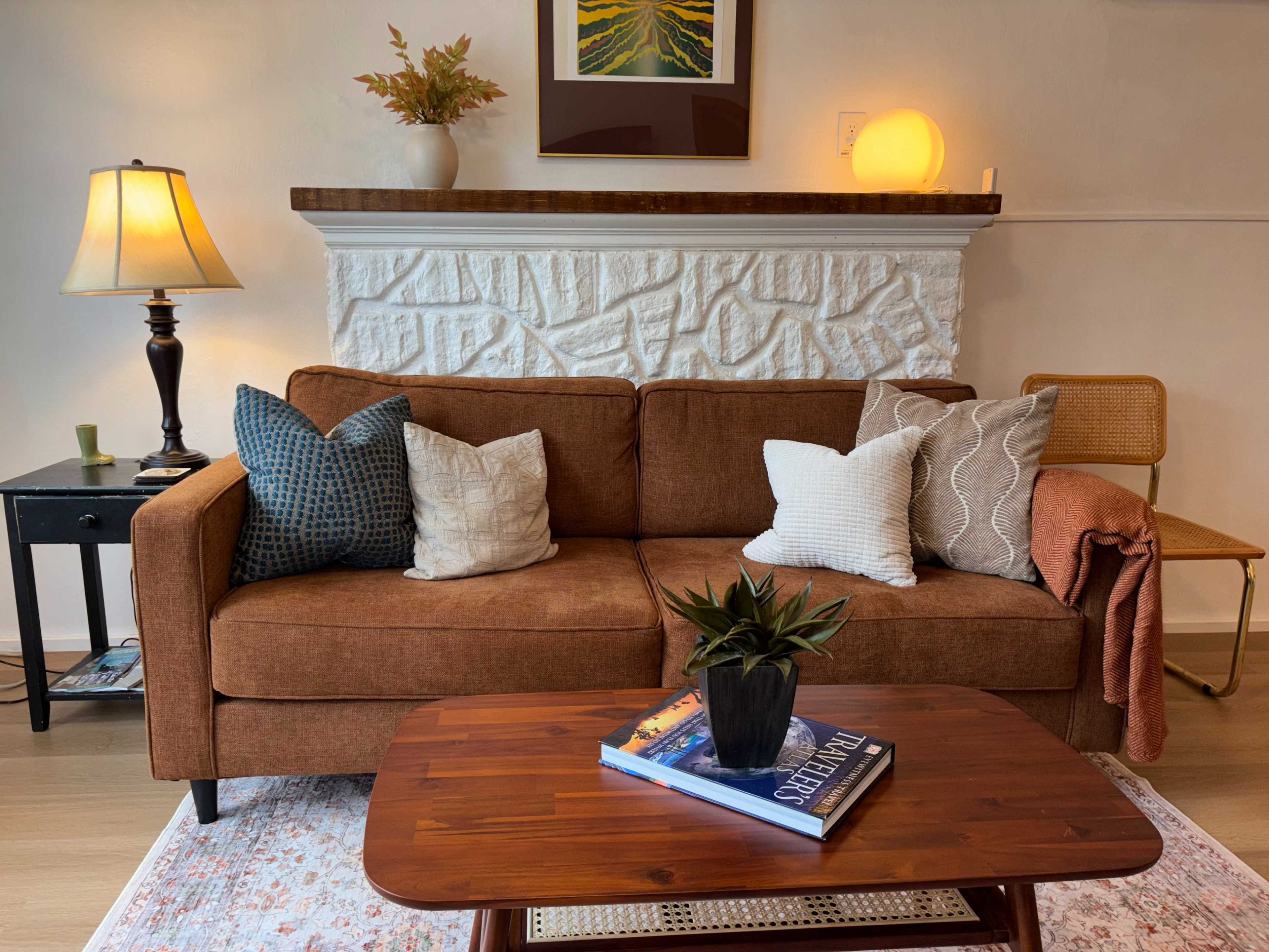 Bright & Central 2bd + office w large living room/kitchen Image in Bremerton, Bremerton, WA