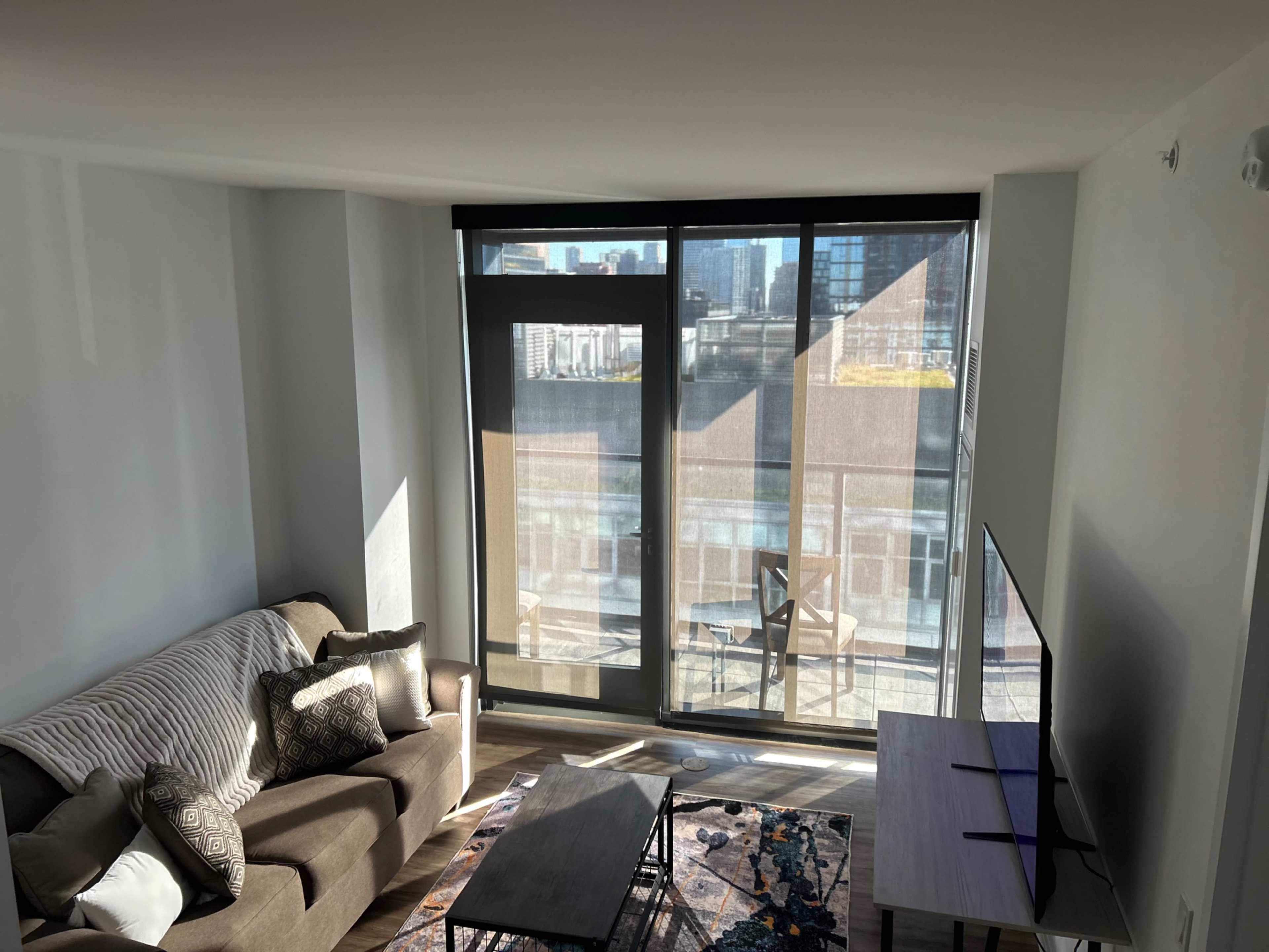 Luxury Fulton Market Apartment with Skyline View Image in Near West Side, Chicago, IL