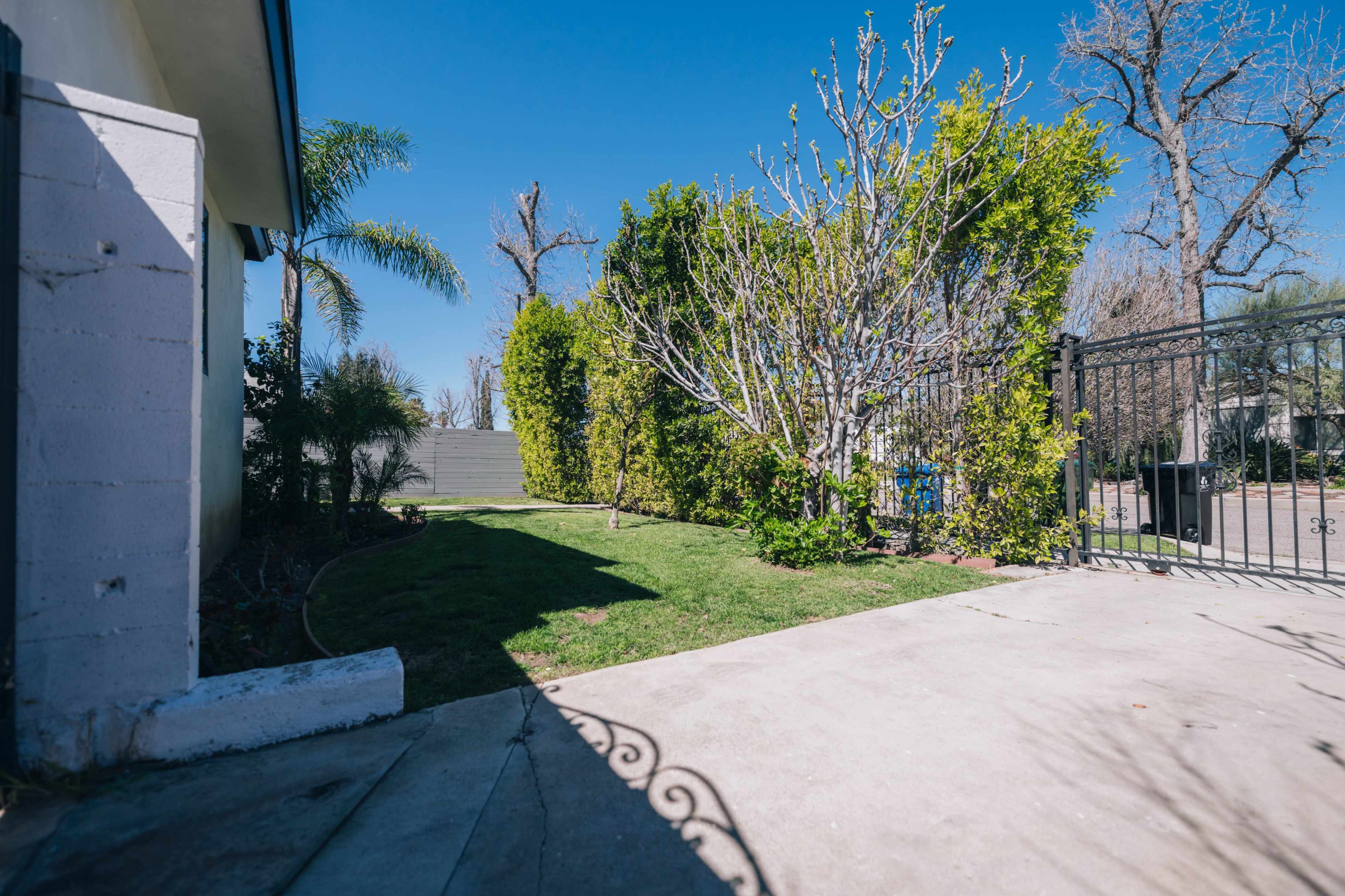 Creator Space with Natural Light, Open Kitchen, & Podcast Space in Tarzana Image in Tarzana, Tarzana, CA