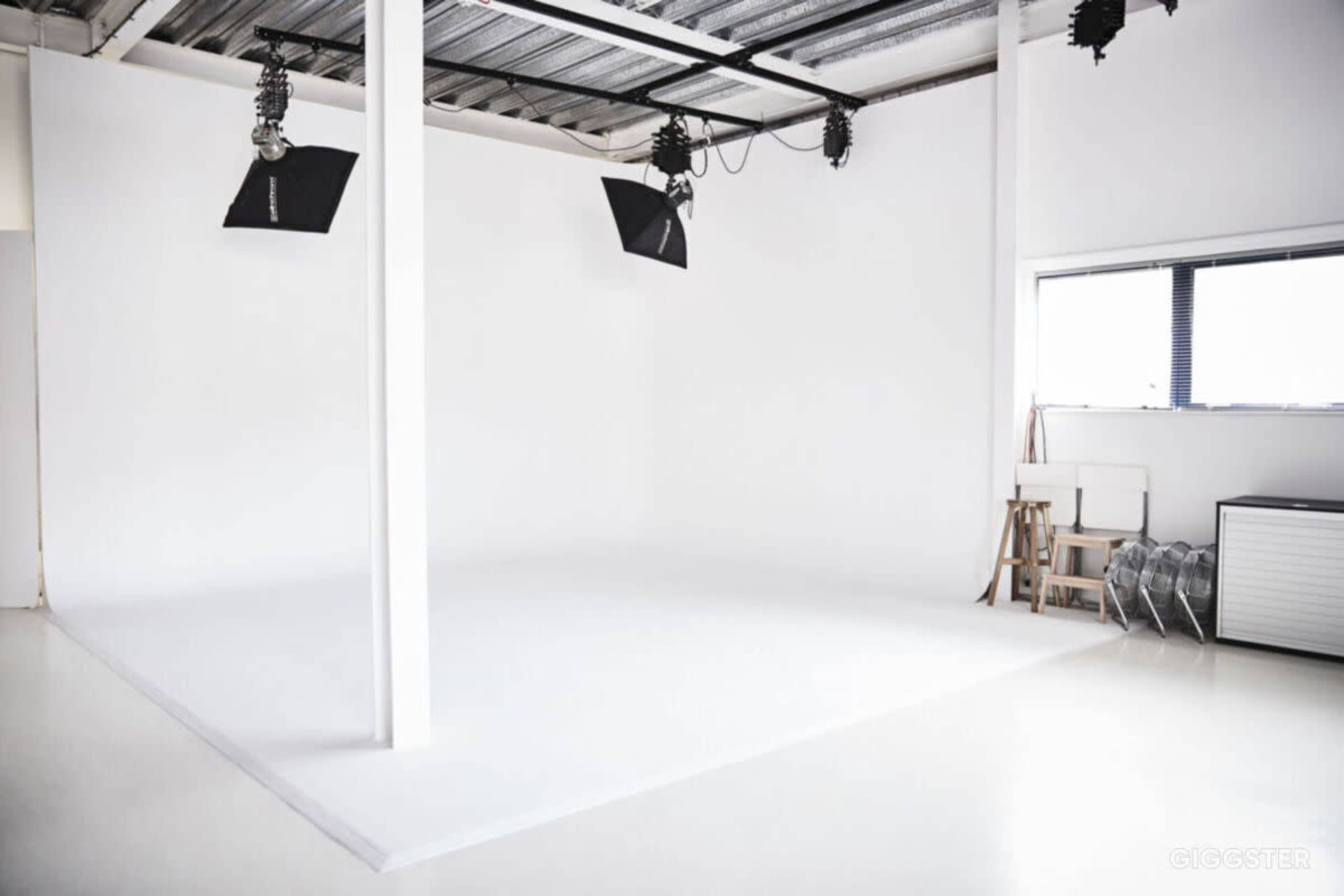 Modern Photo Studio with Equipment Rental Image in Wallingford, Wallingford, ENG