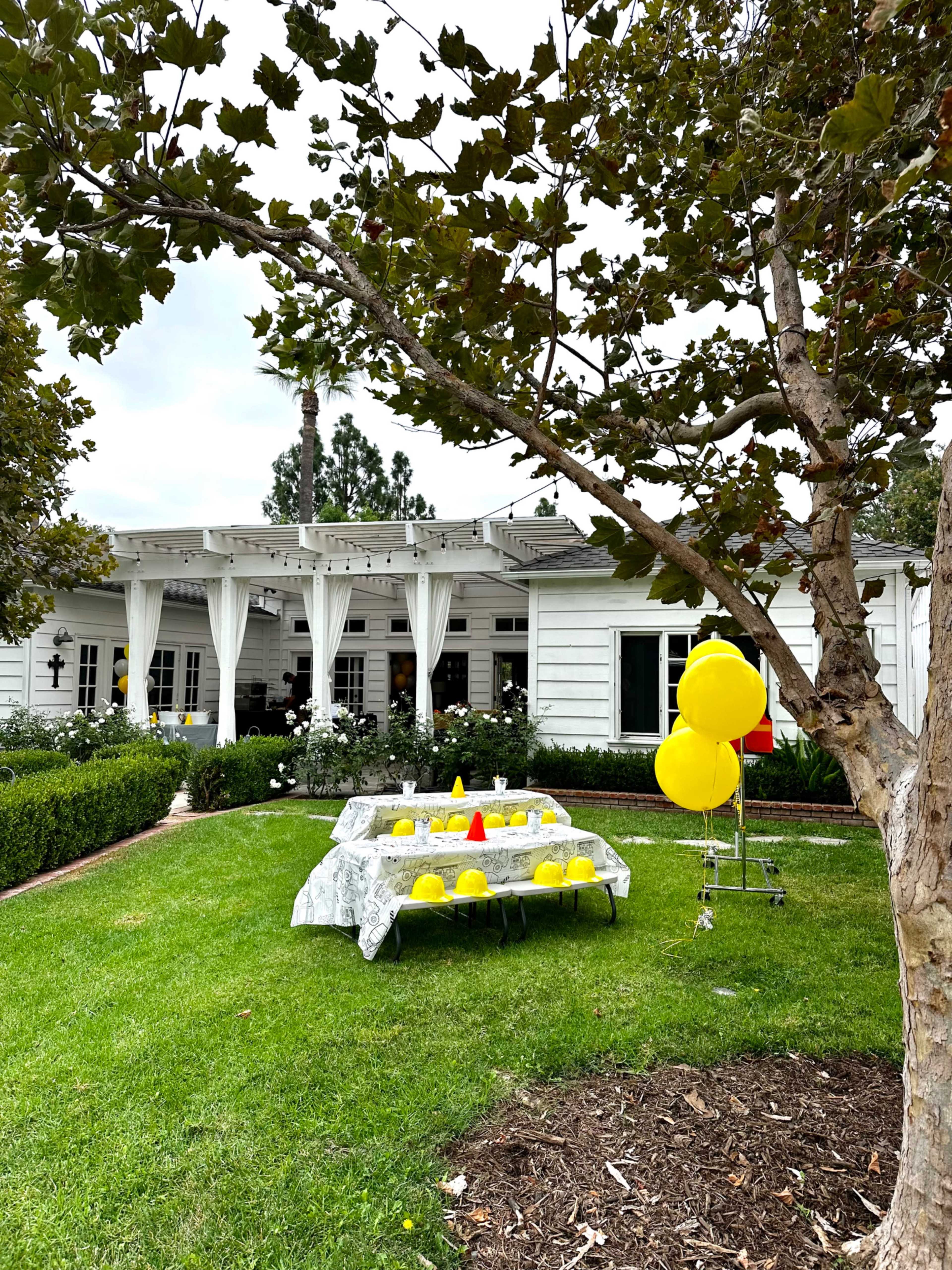 That perfect quaint white house for your photoshoots, backyard weddings, or parties Image in North Tustin, Santa Ana, CA, CA