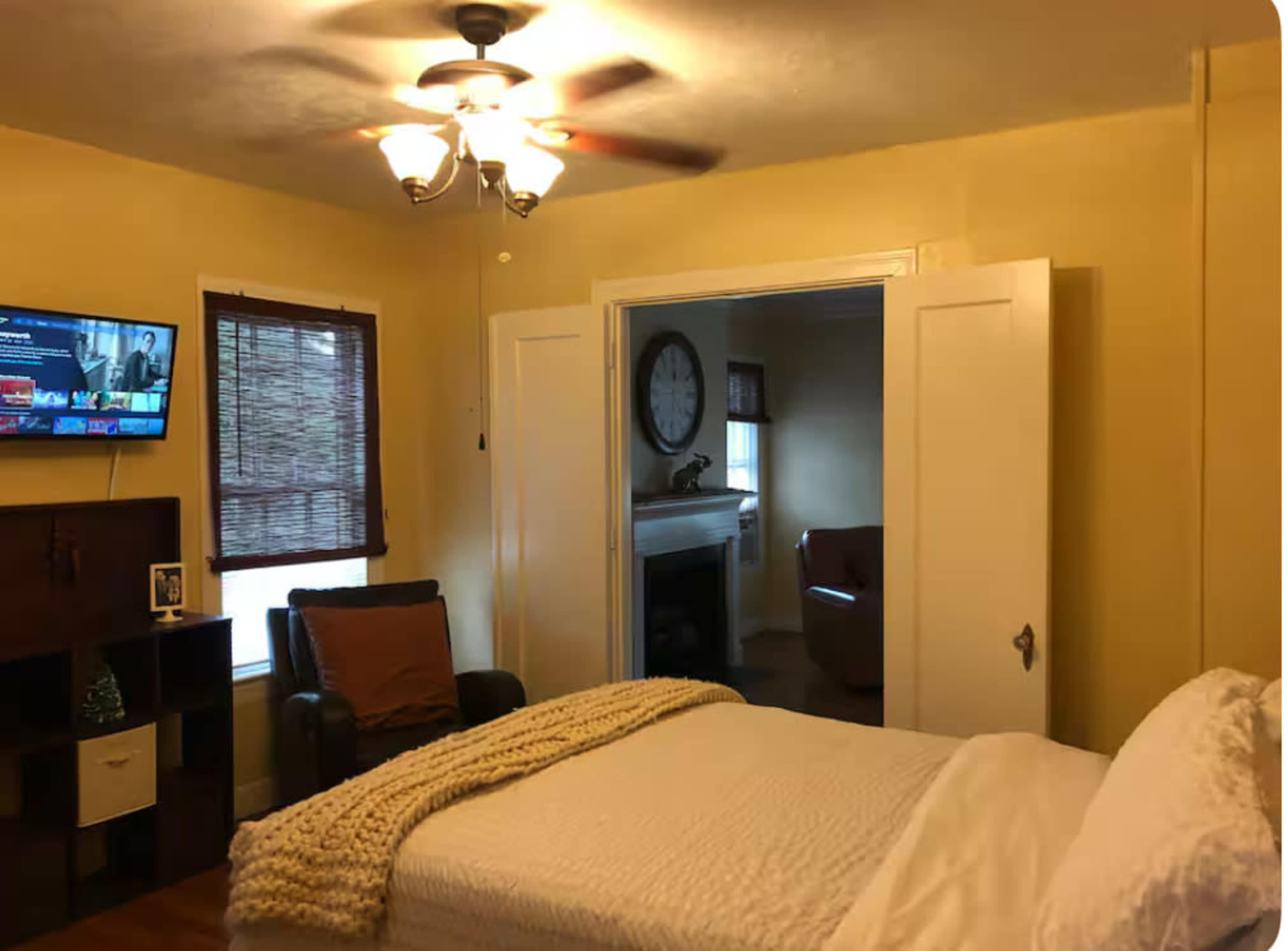 “SANCTUARY”  acquaint, well accoutered two bedroom apartment with a balcony Image in MacGregor, Houston, TX