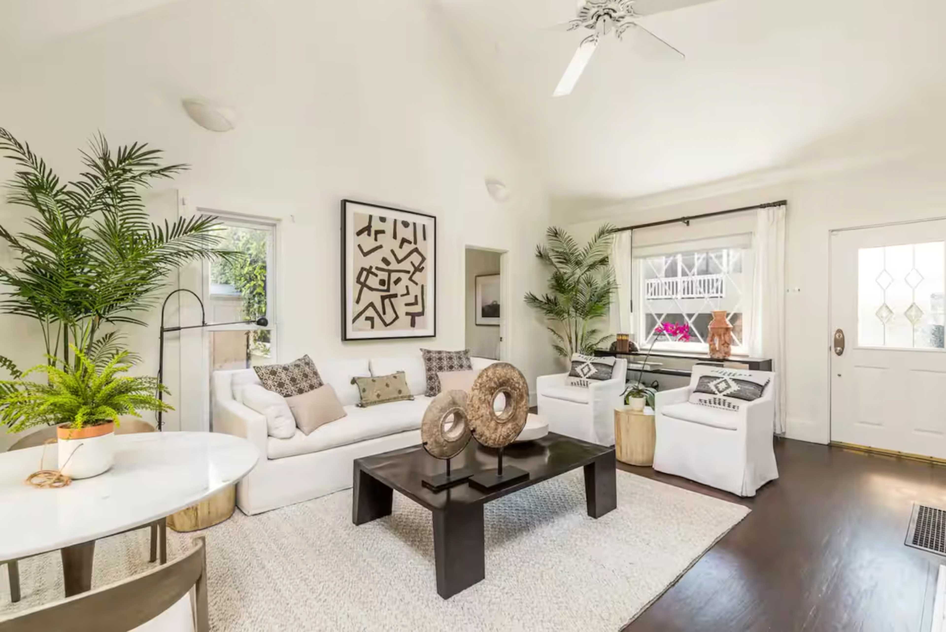 Sun-lit 2-Bed Beach Home w/ Vaulted Ceilings & Private Garden — Photo / Video Ready Image in Manhattan Beach, Manhattan Beach, CA