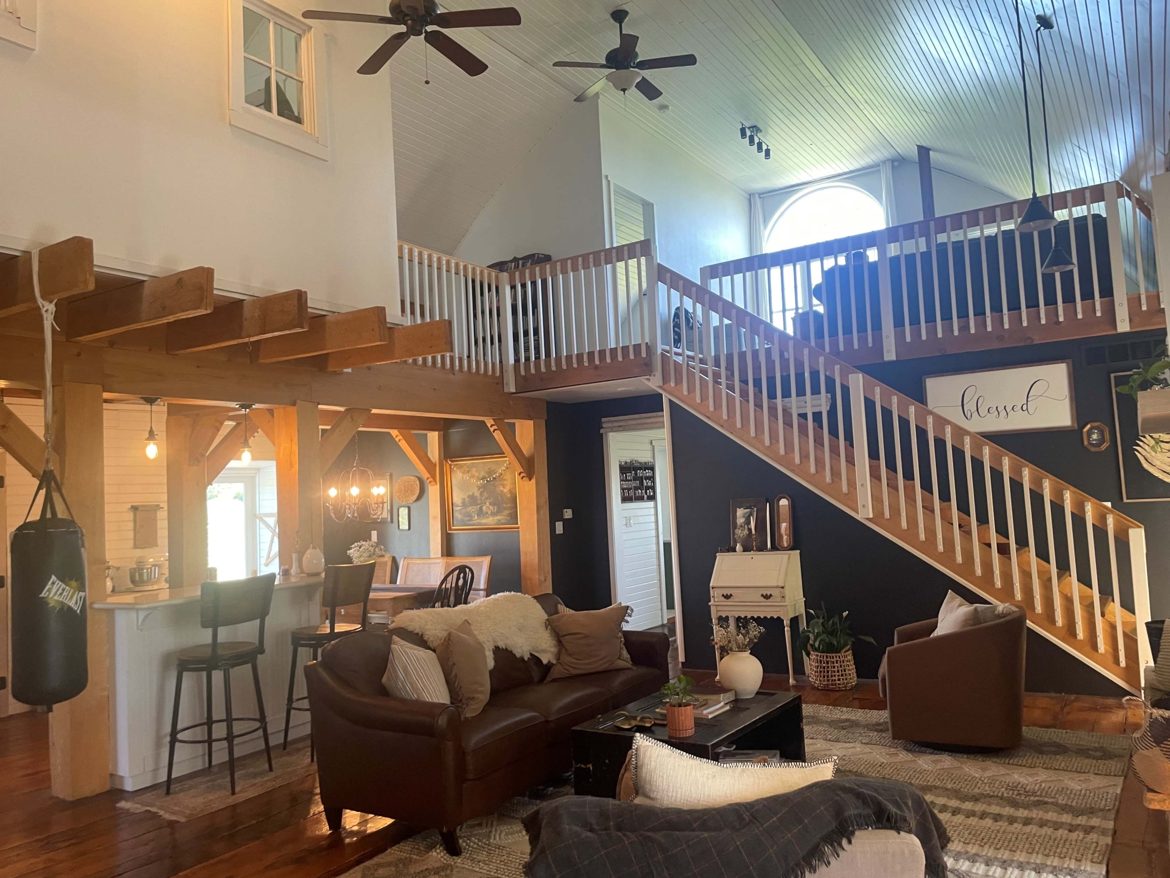 Rural rustic charm Barn House with a relaxing pasture view. Image in Shirland Township, Rockton, IL