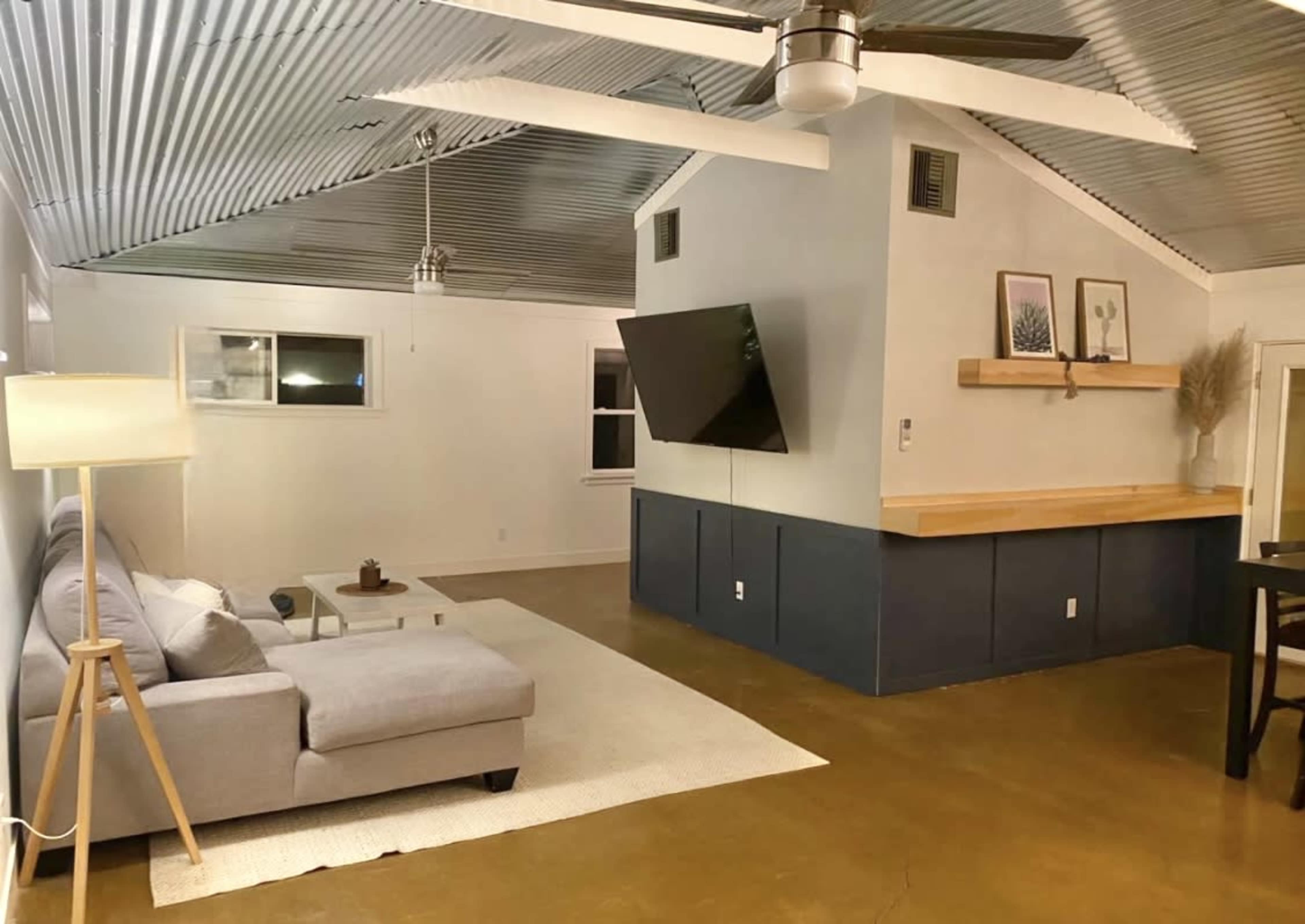 Pool House Bistro Pets allowed w/ 2BR & 4bd w/ & BBQ Image in North Mountain Village, Phoenix, AZ