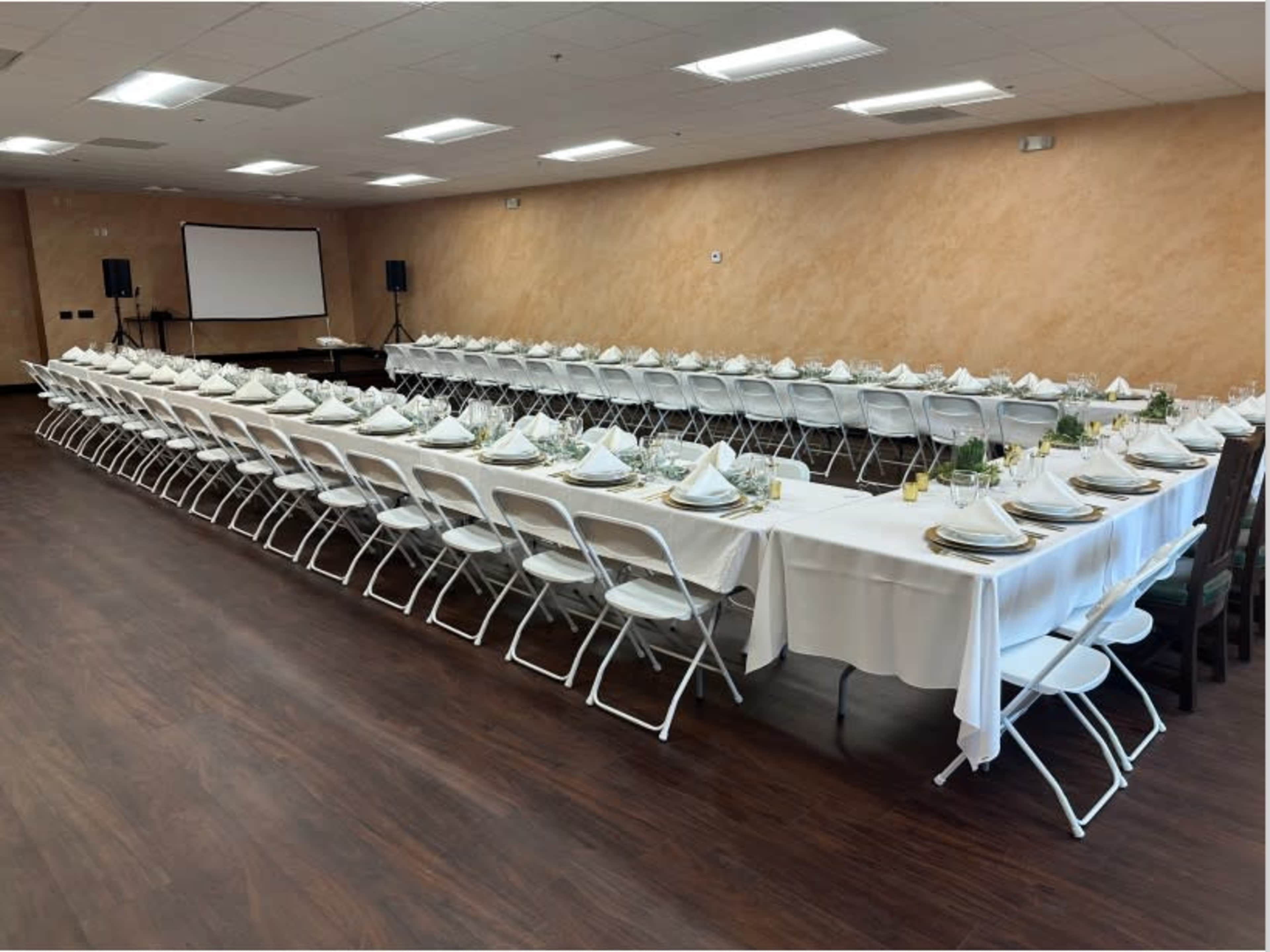 Roomy adjacent to Mediterranean restaurant. Very convenient location by freeway exits. Image in Murrieta, Murrieta, CA