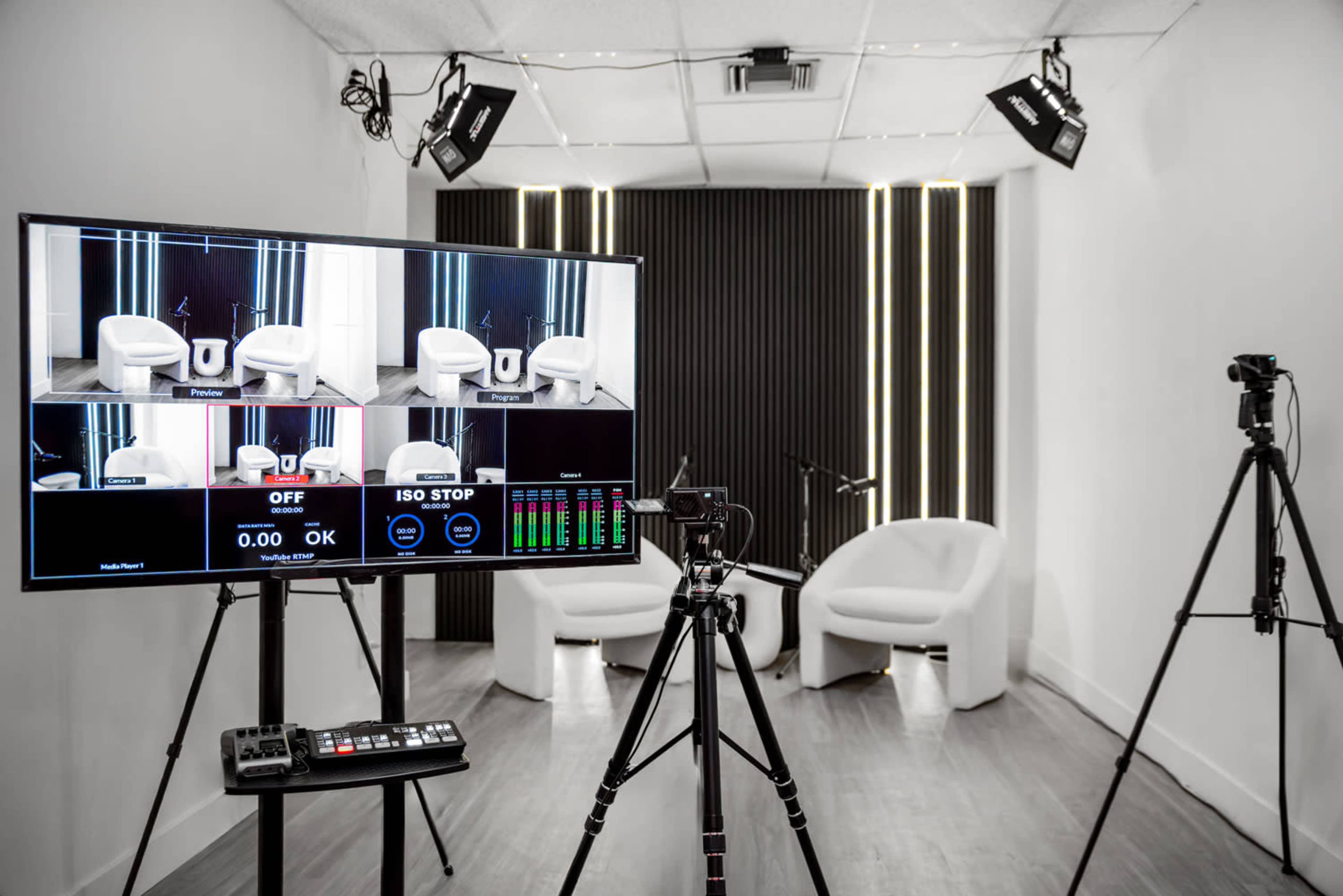 B&W Modern Set Image in Sawtelle, Los Angeles, CA