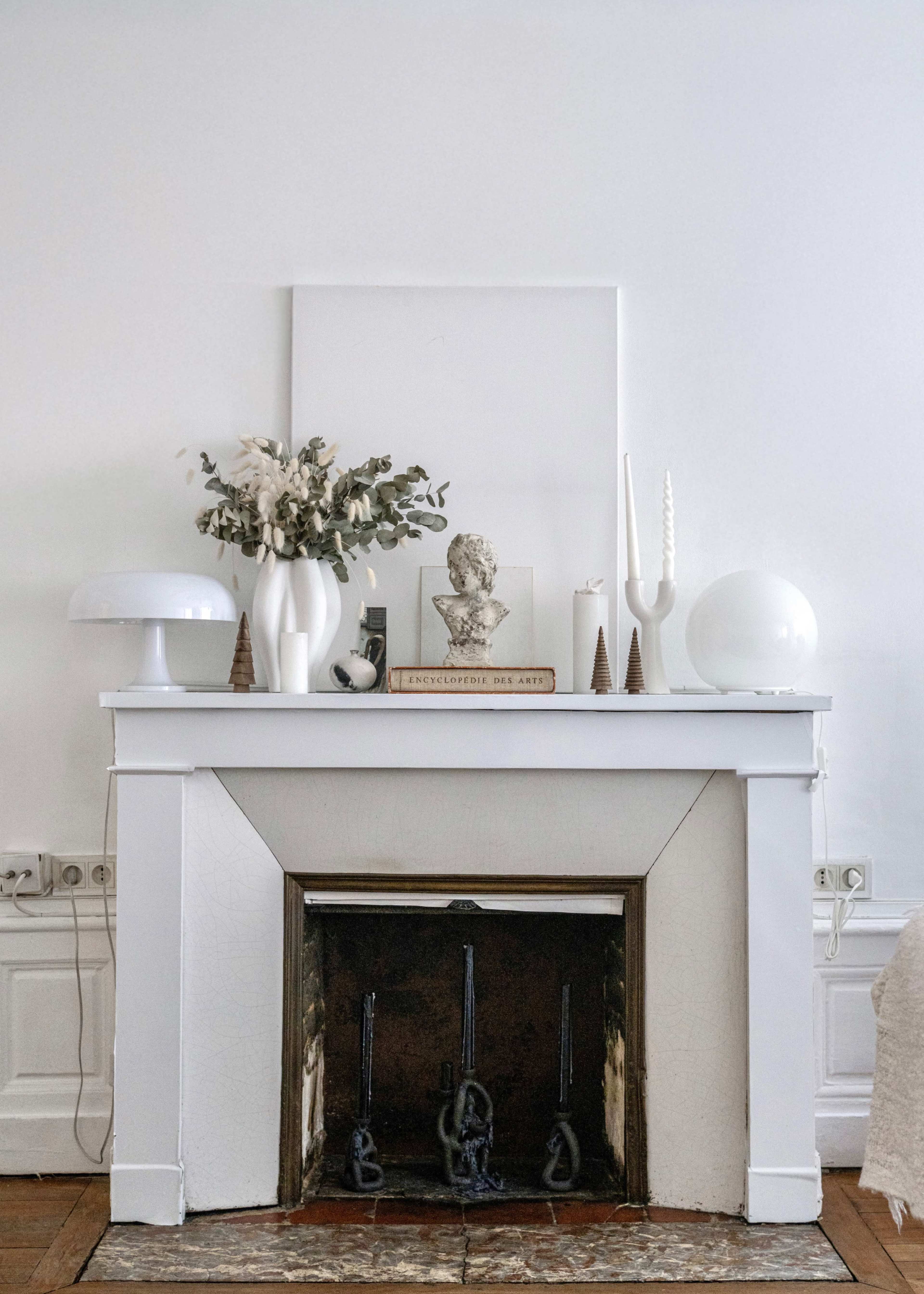 Appartement minimaliste et poétique pour vos projets créatifs Image dans Palais-Royal, Paris, 