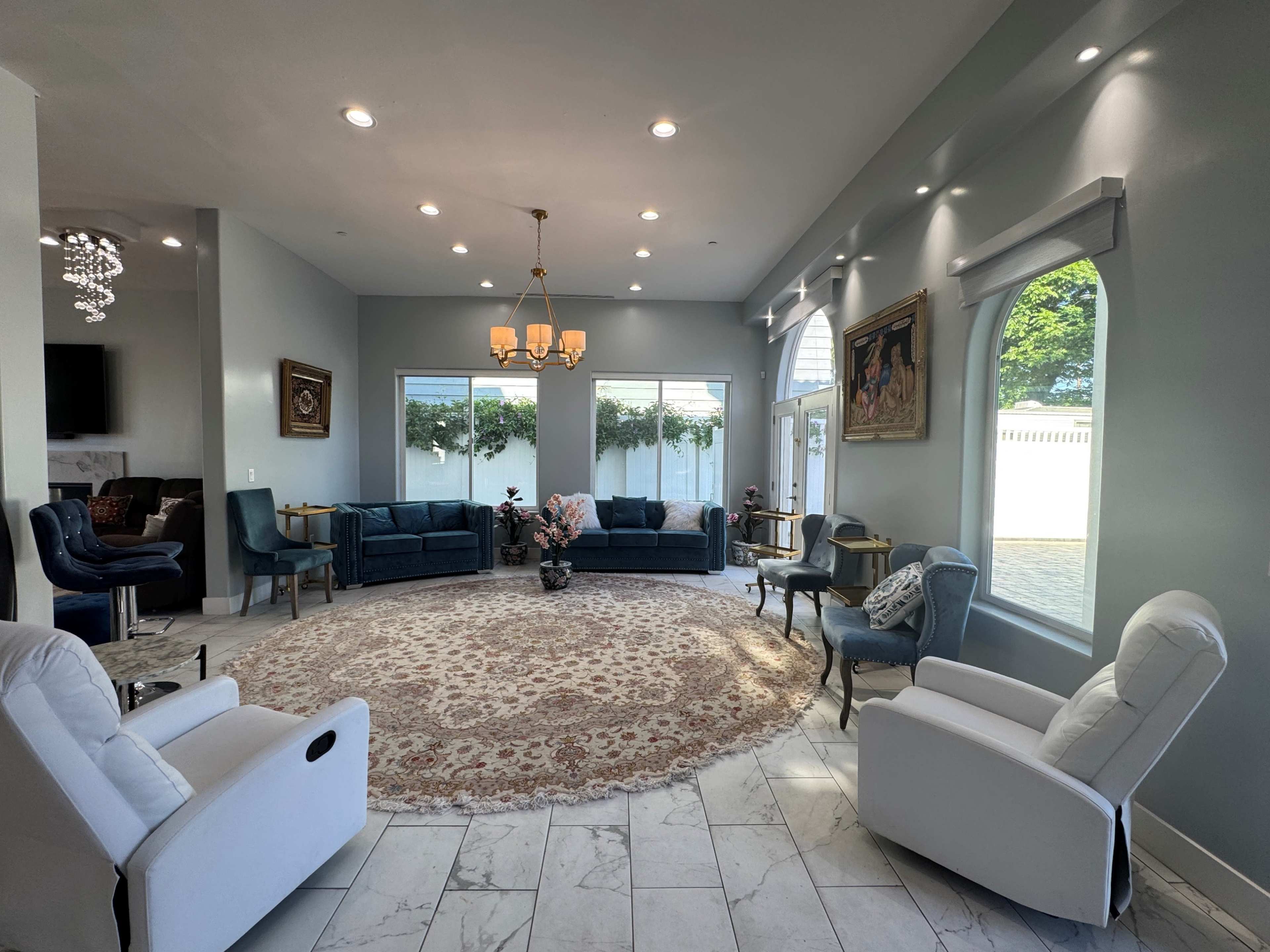 House for Production/Filming/Birthdays/Wedding/Bar Mitzvahs Image in Woodland Hills, Woodland Hills, CA
