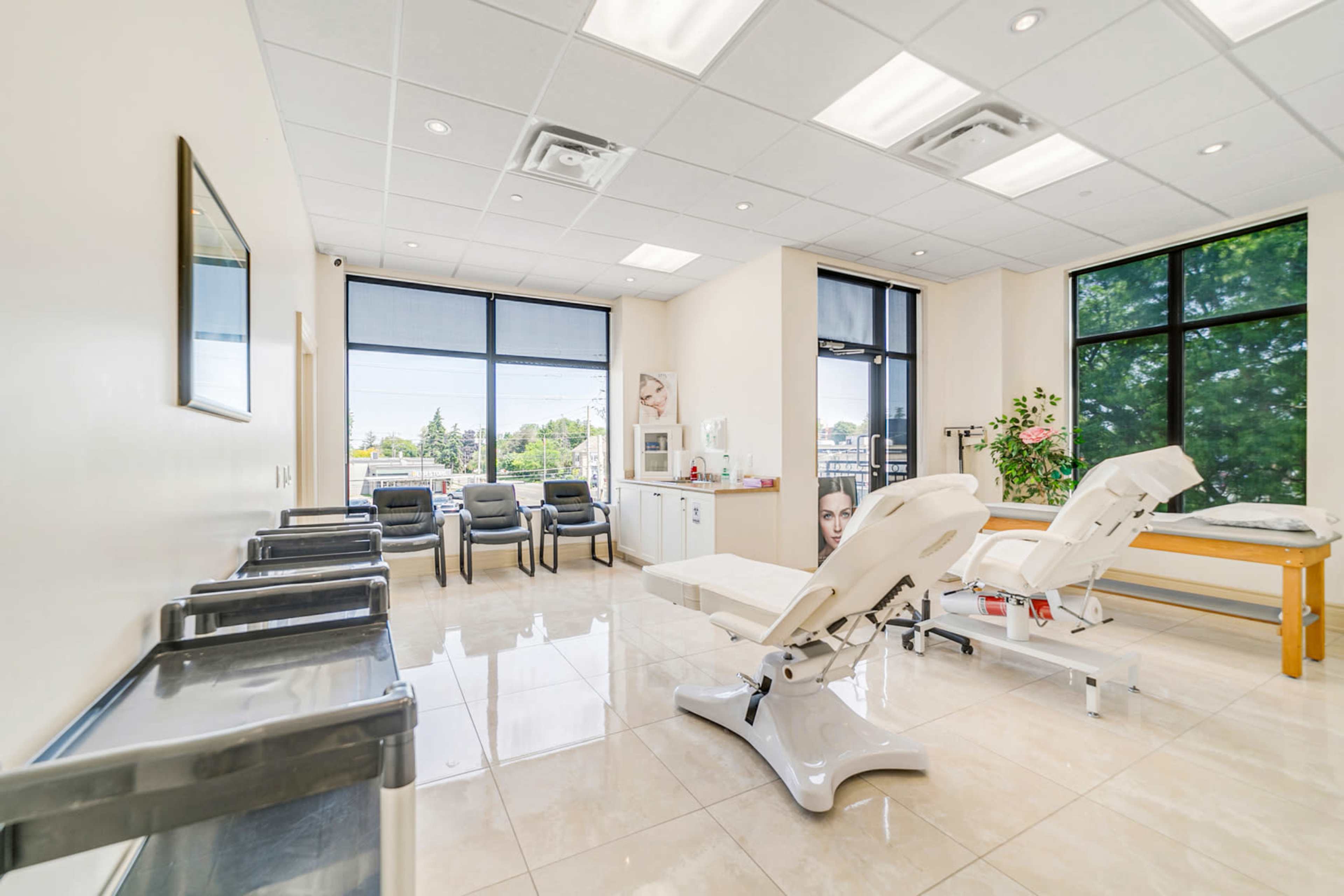 Premier Clinic & Hospital Set Image in Richmond Hill, Toronto, ON