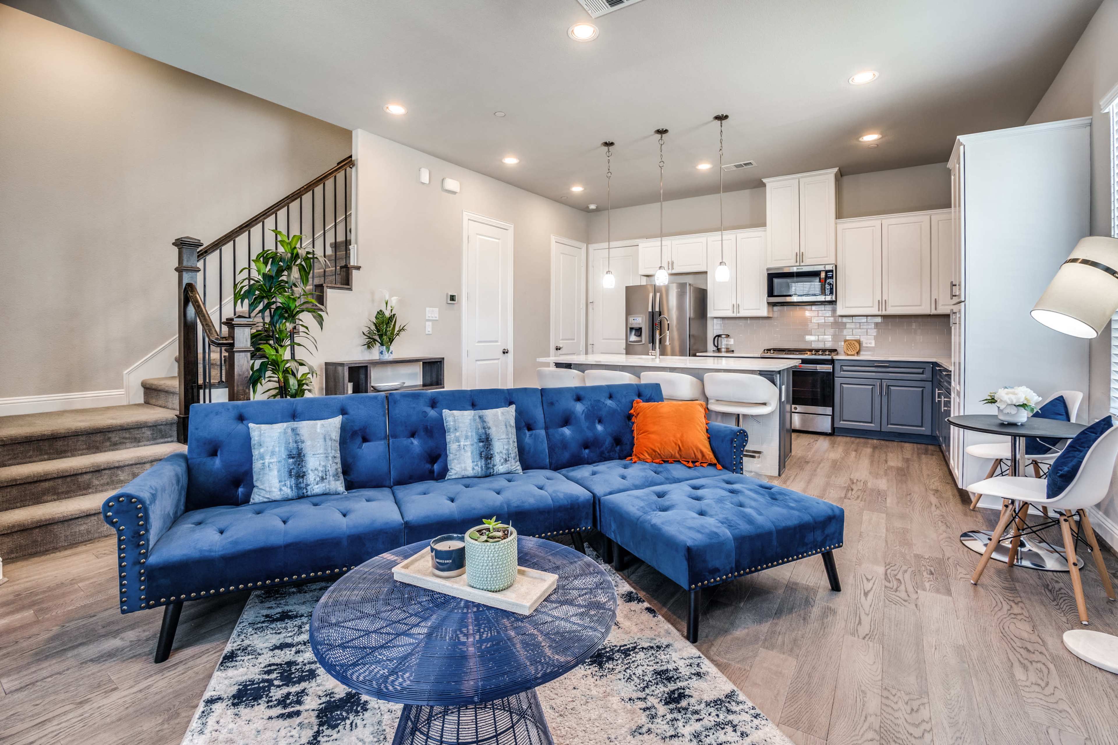 Modern Suburban Retreat with Chic Style and Natural Light Image in Lewisville, The Colony, TX