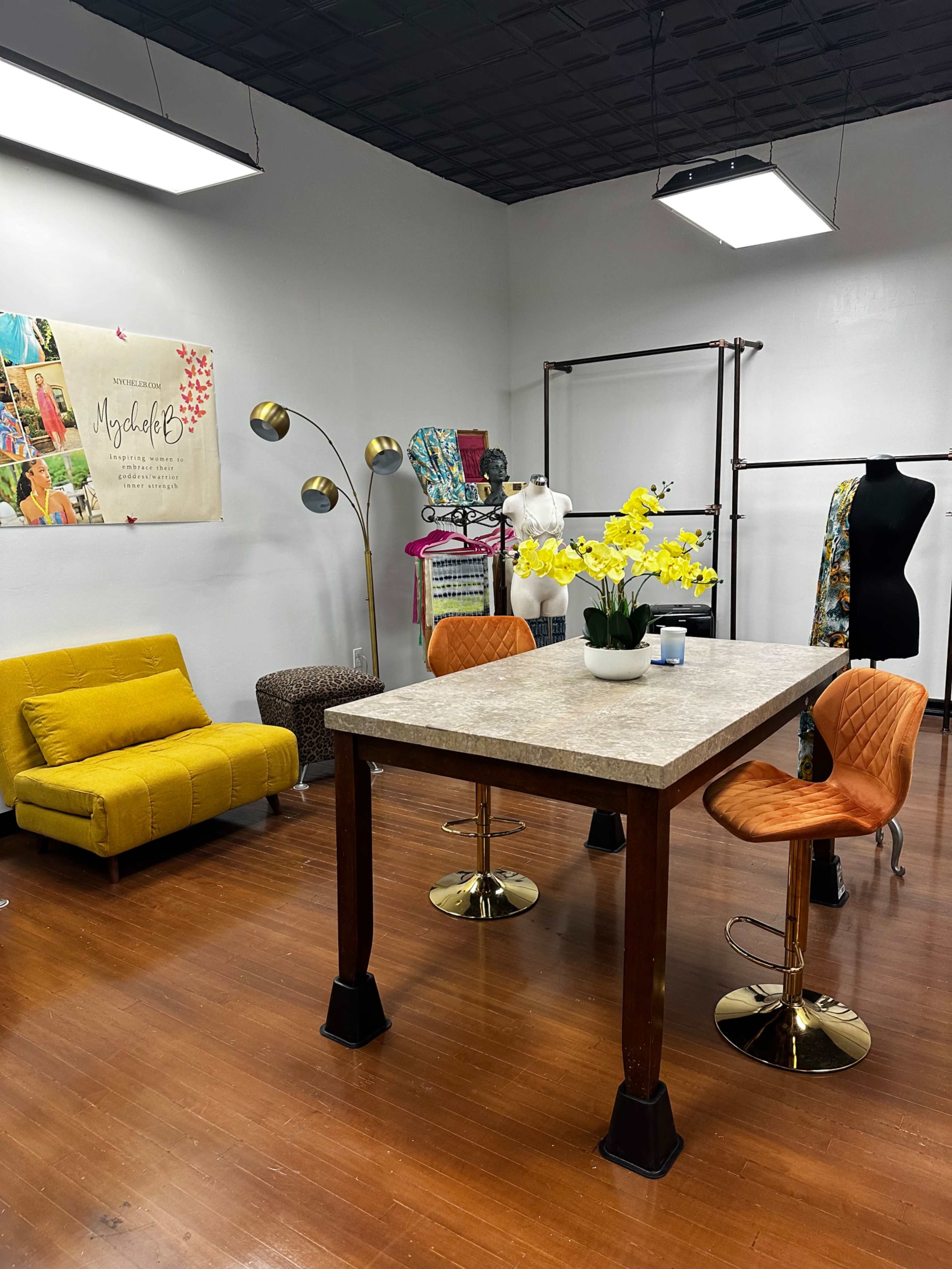 Creative Designer Work Studio Image in Inglewood, Inglewood, CA