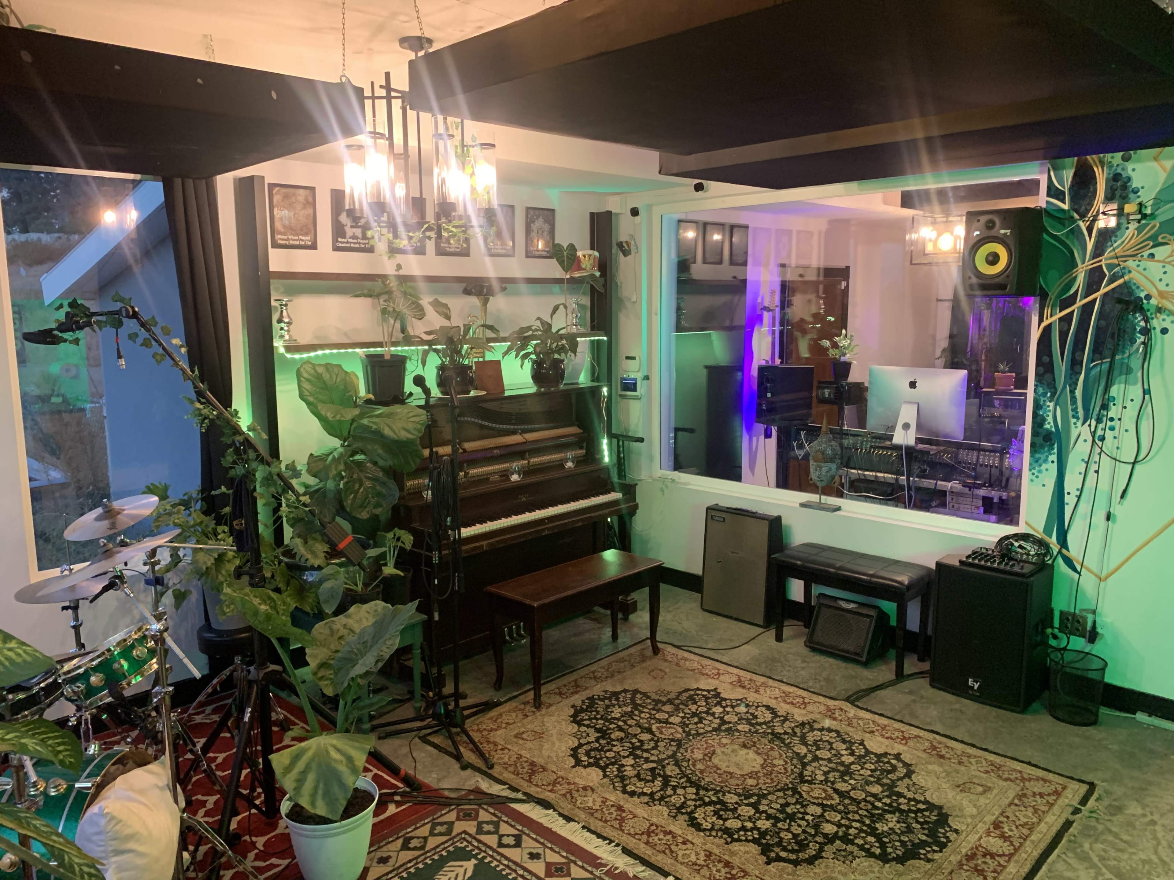 Cozy Studio with Mountain and Orchard Views Image in Southeast Kelowna, Kelowna, BC