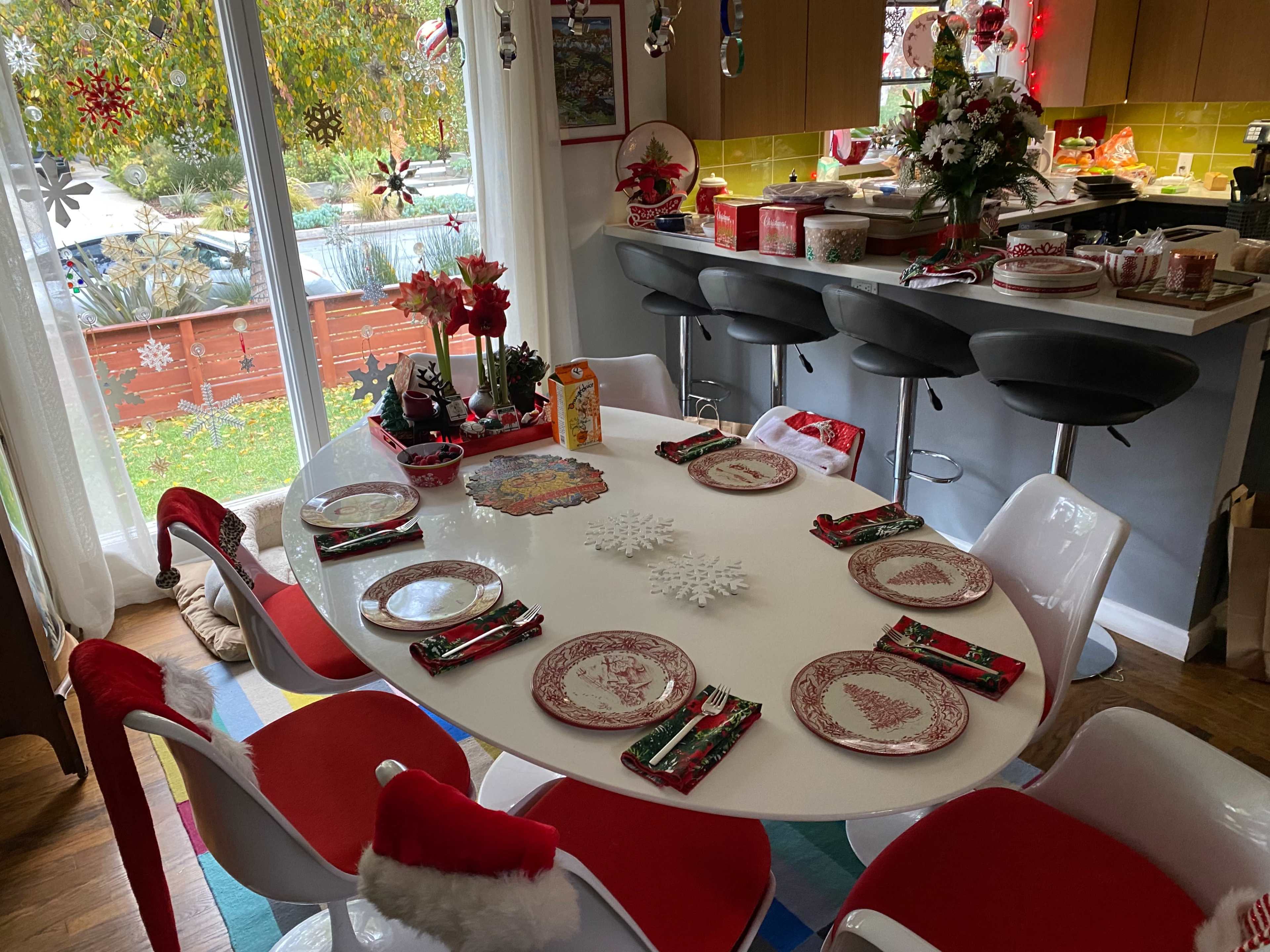Great street presence, with modern dining, kitchen and living room. Image in Mar Vista, LOS ANGELES, CA