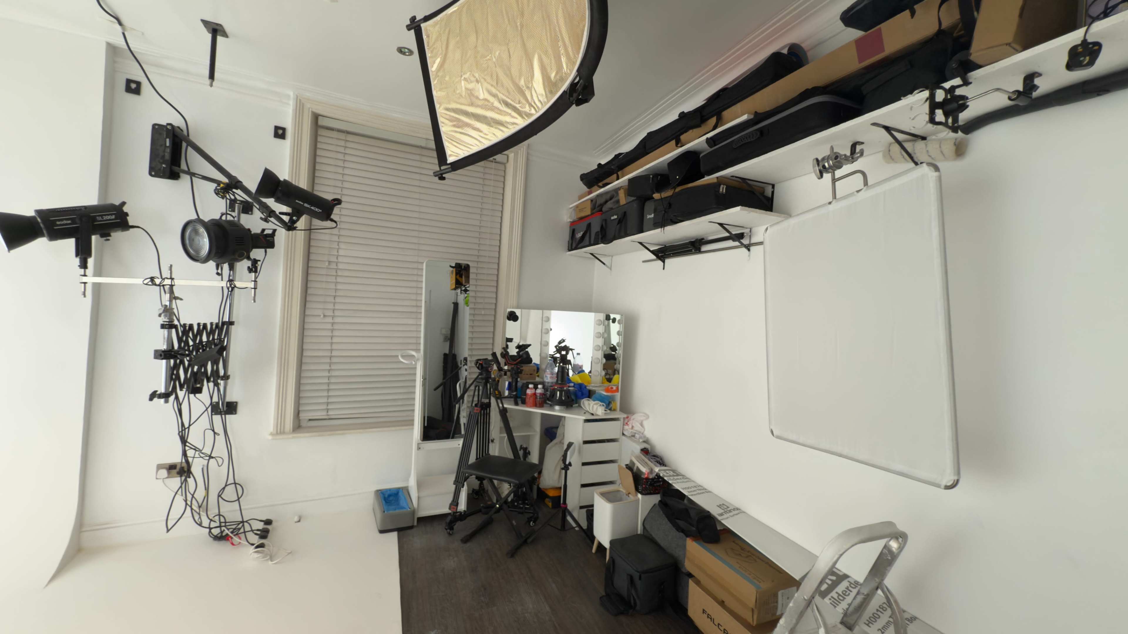 photo shoot studio in north london Image in North Finchley, london, ENG