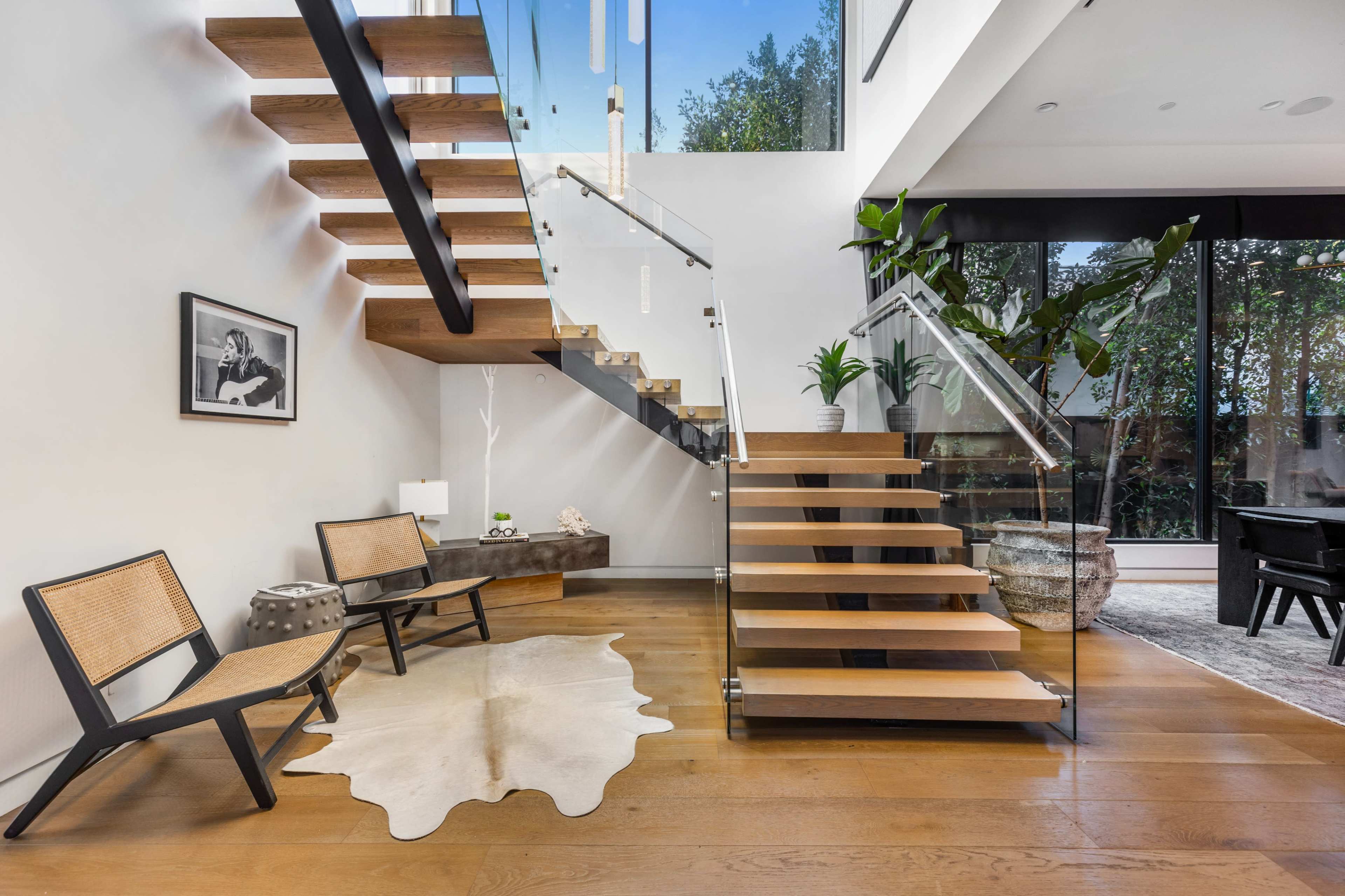 OAK VILLA ARCHITECTURAL POOL LUXE ESTATE Image in Beverly Grove, Los Angeles, CA