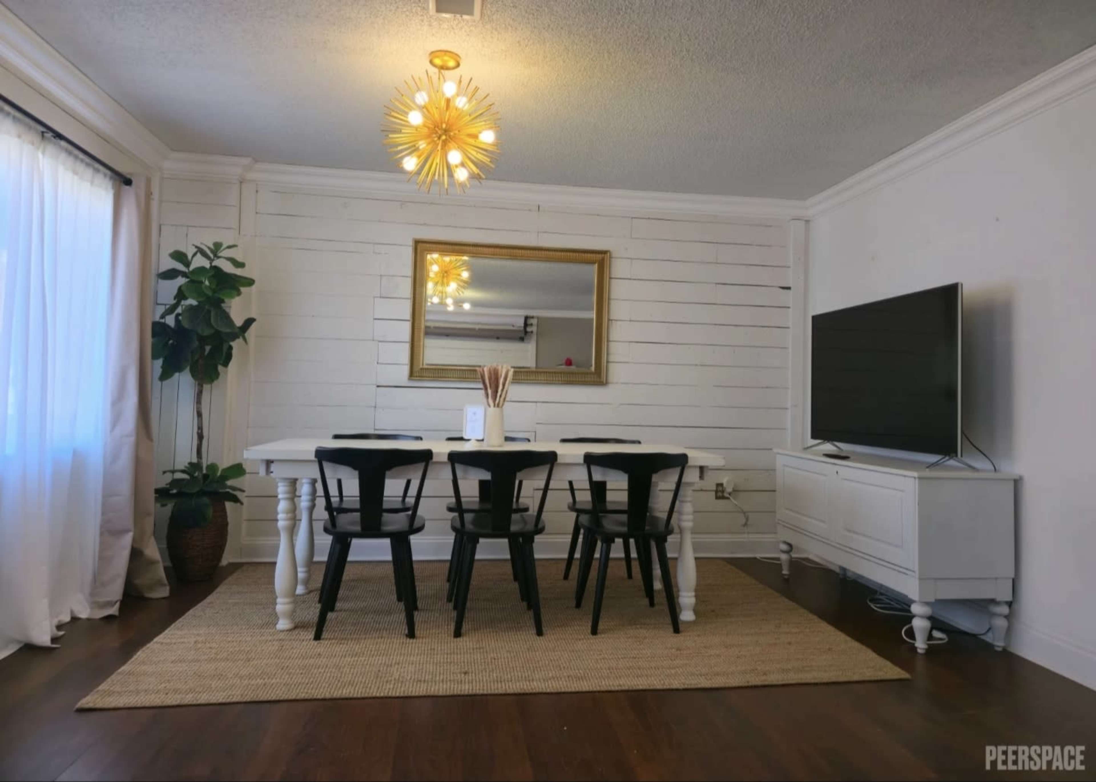 Affordable Natural Light Studio in Historic Downtown Carrollton Image in Downtown Carrollton, Carrollton, TX