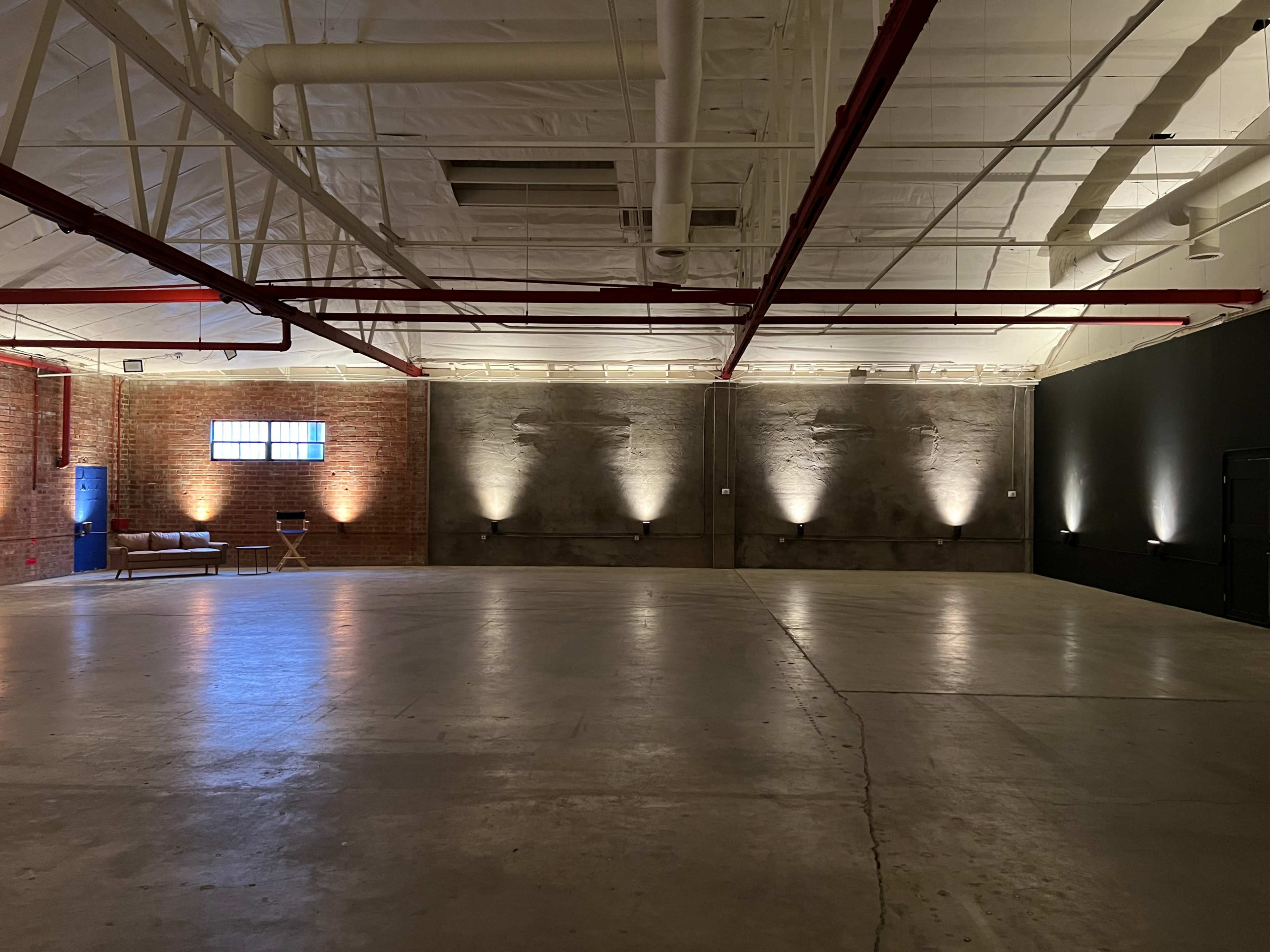 Dramatic Glam Warehouse. Sophisticated Curated Space- Restoration Hardware , NYC Loft Vibes. - 8k sq ft - 360 space - full HVAC Image in South Los Angeles, Los Angeles, CA