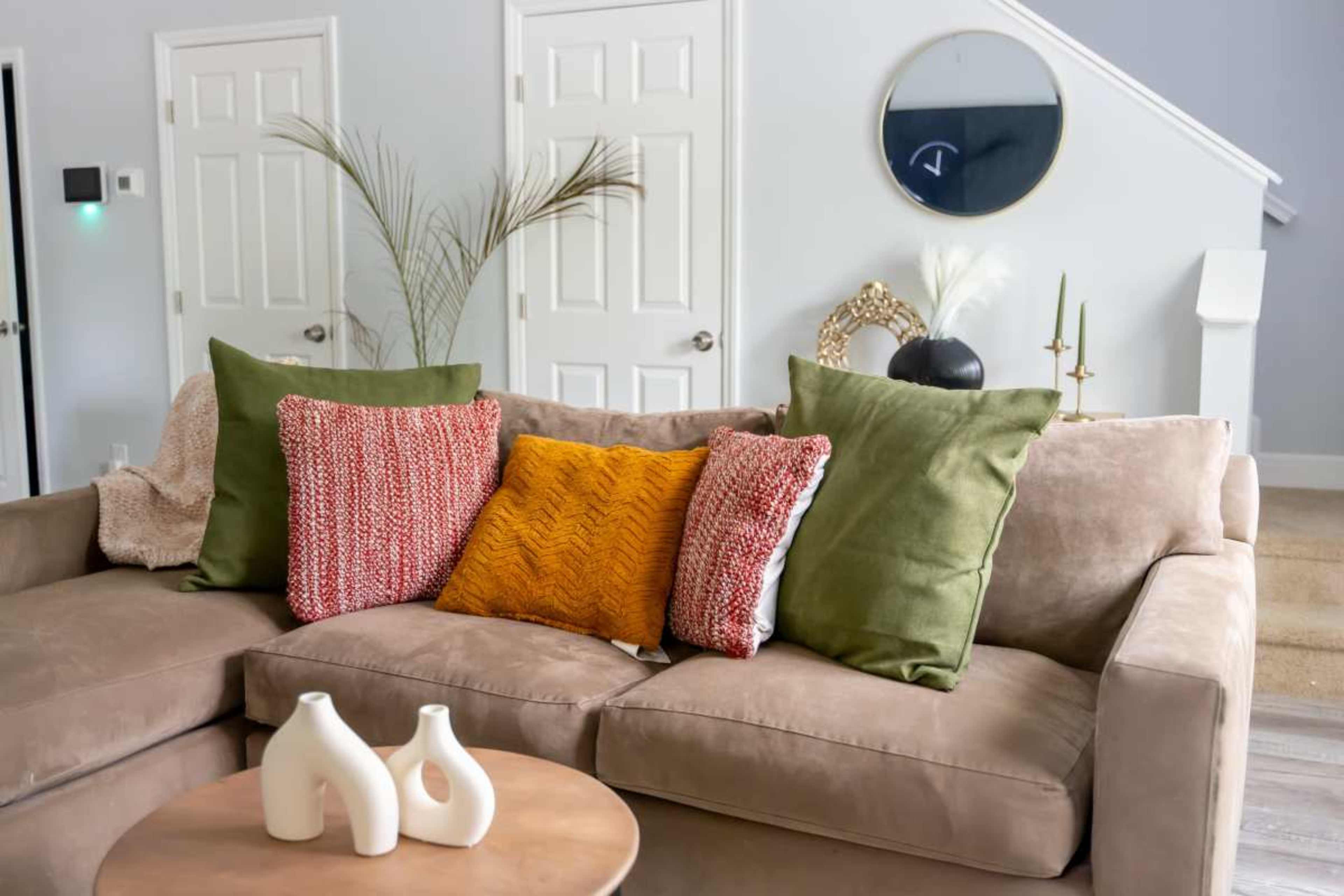 Bright Modern Home with Spacious Backyard – Perfect for Photoshoots & Intimate Gatherings Image in Eastway, Charlotte, NC