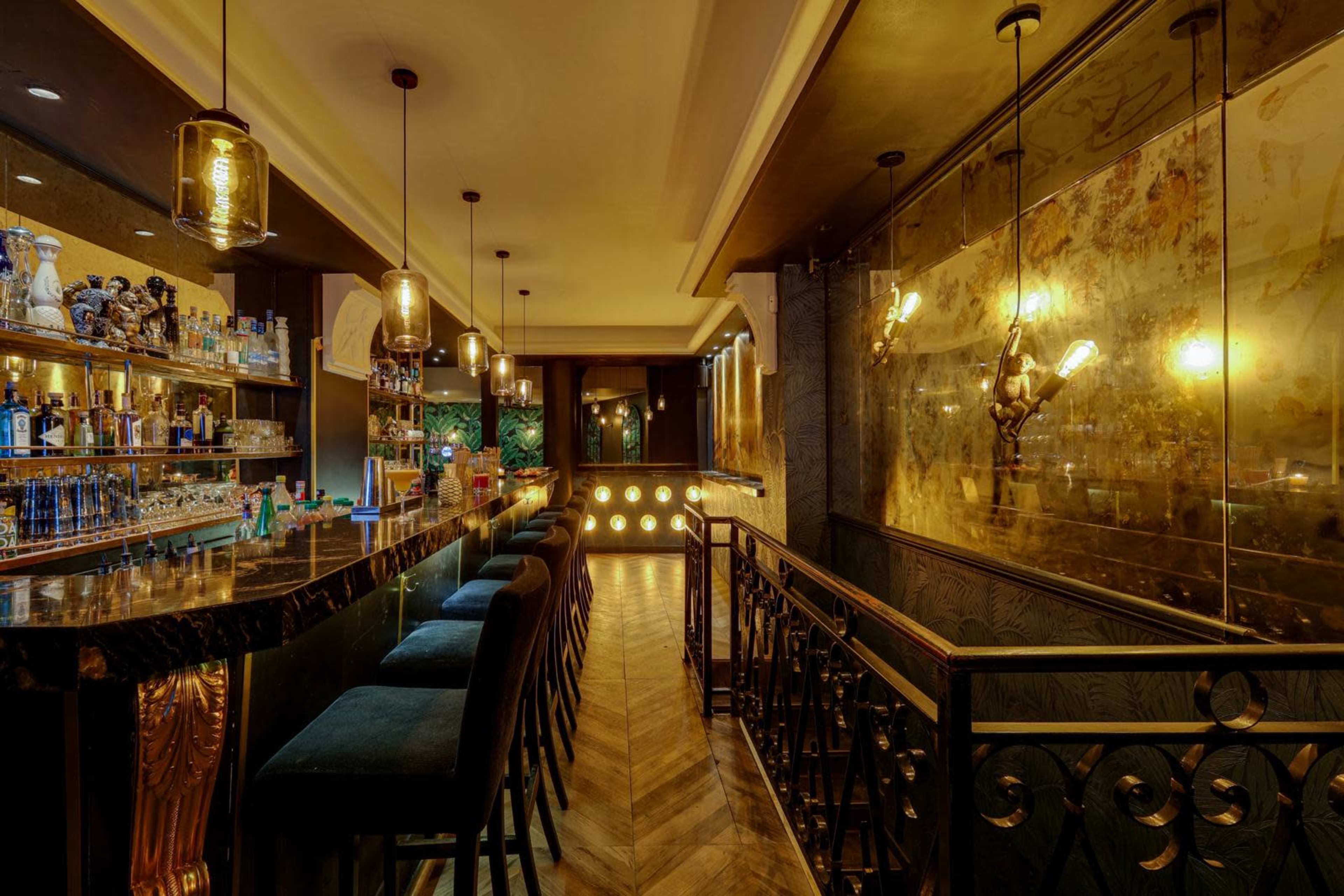 Bar , lounge, salle de fête à deux pas du Moulin rouge Image in Saint-Georges, PARIS, 