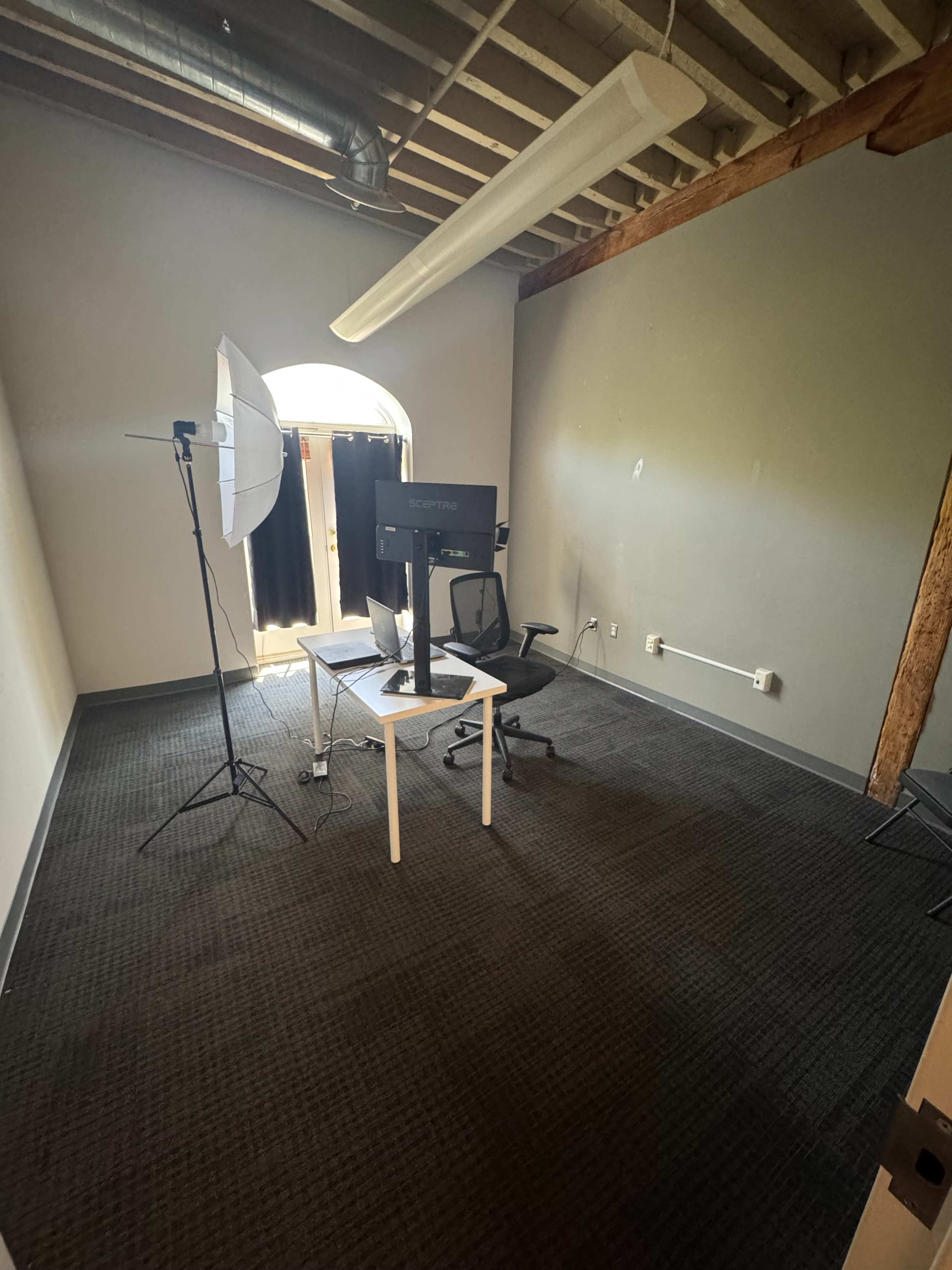 Professional Photography Studio with Green Screens and Backdrops Image in Fells Point, Baltimore, MD