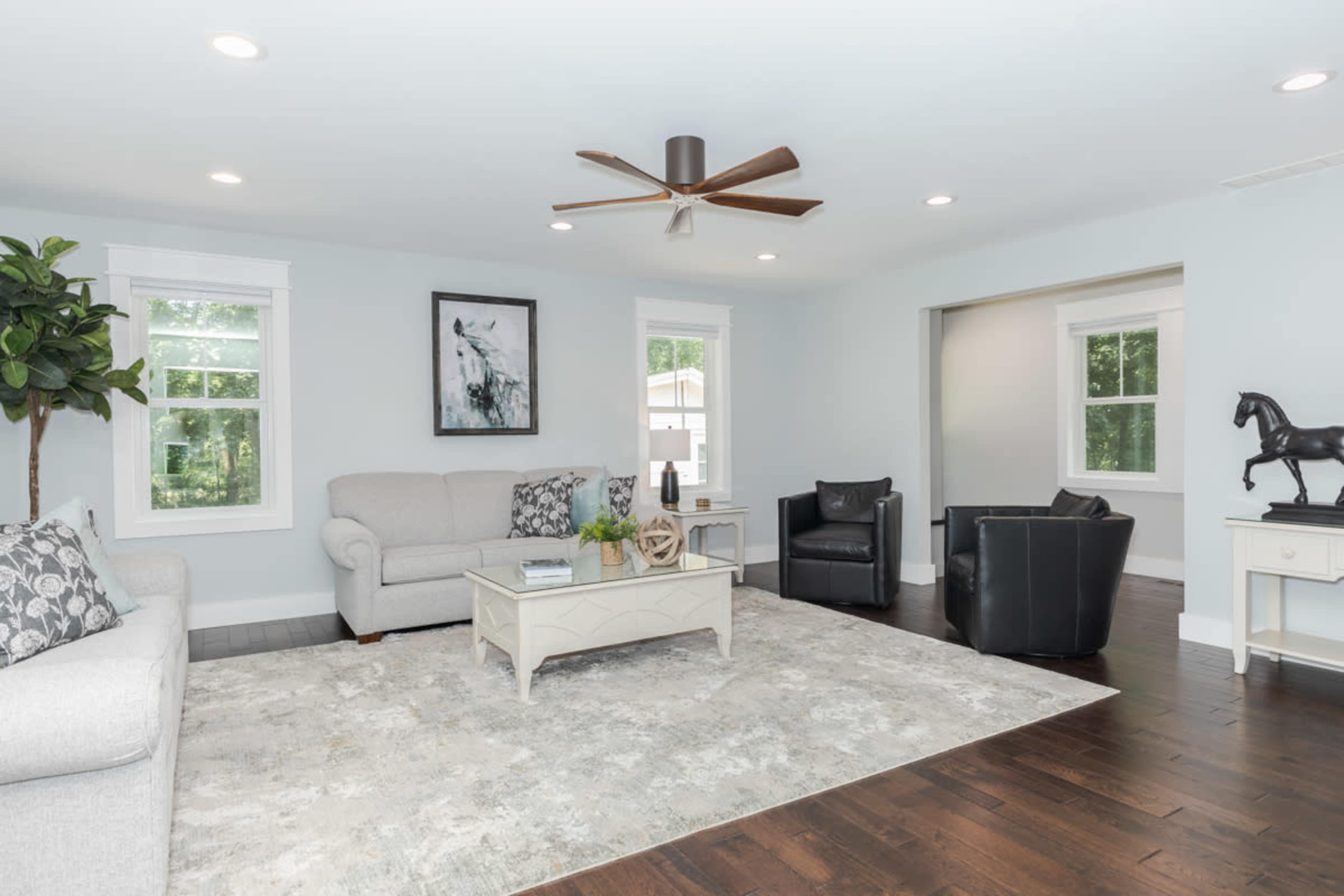 Modern Luxury Retreat in Bloomington Image in Dale Township, Bloomington, IL