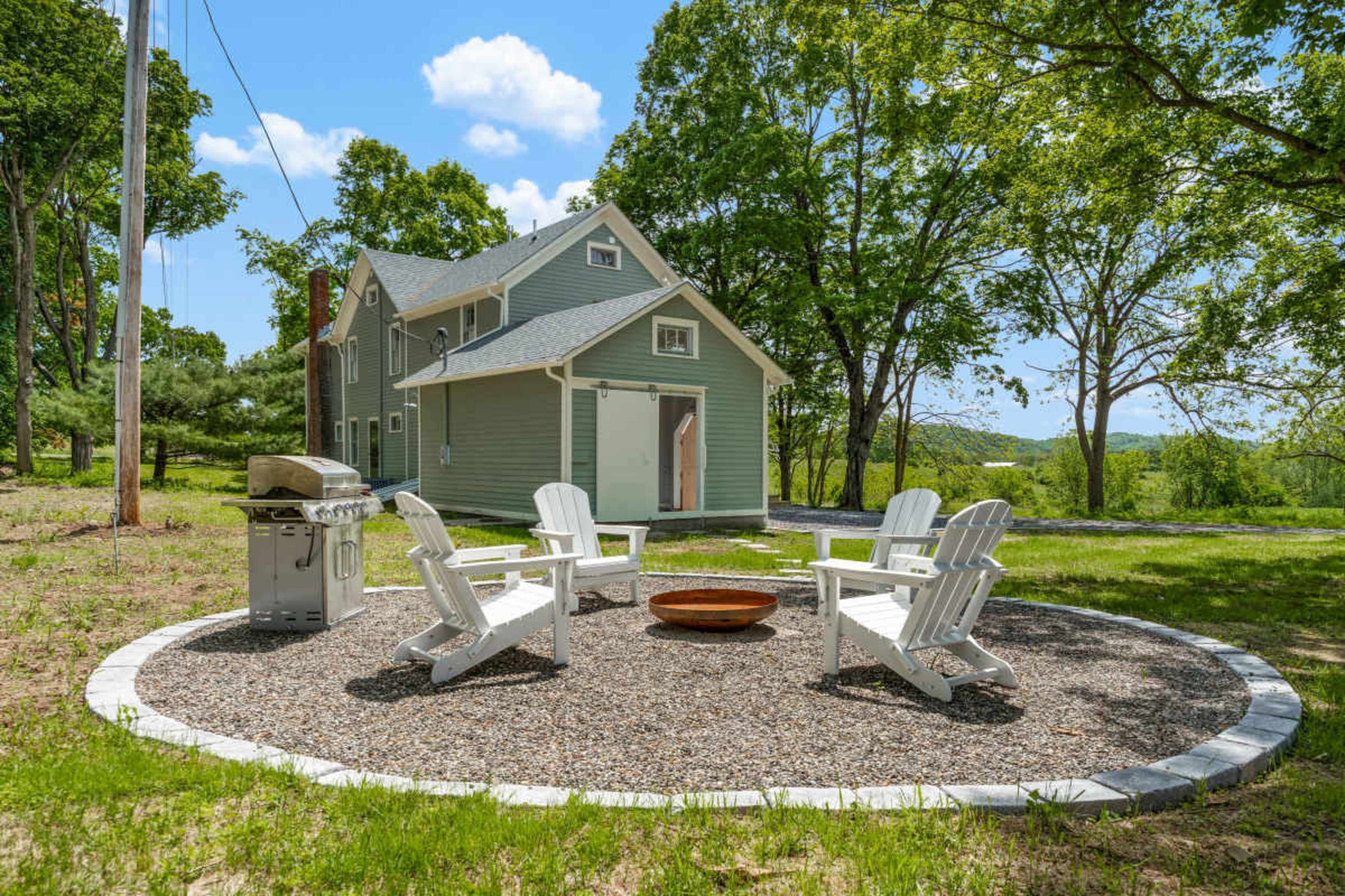 Large Rural Farmhouse - Next To Golf Course - 3 Private Acres Image in Kinderhook, Valatie, NY