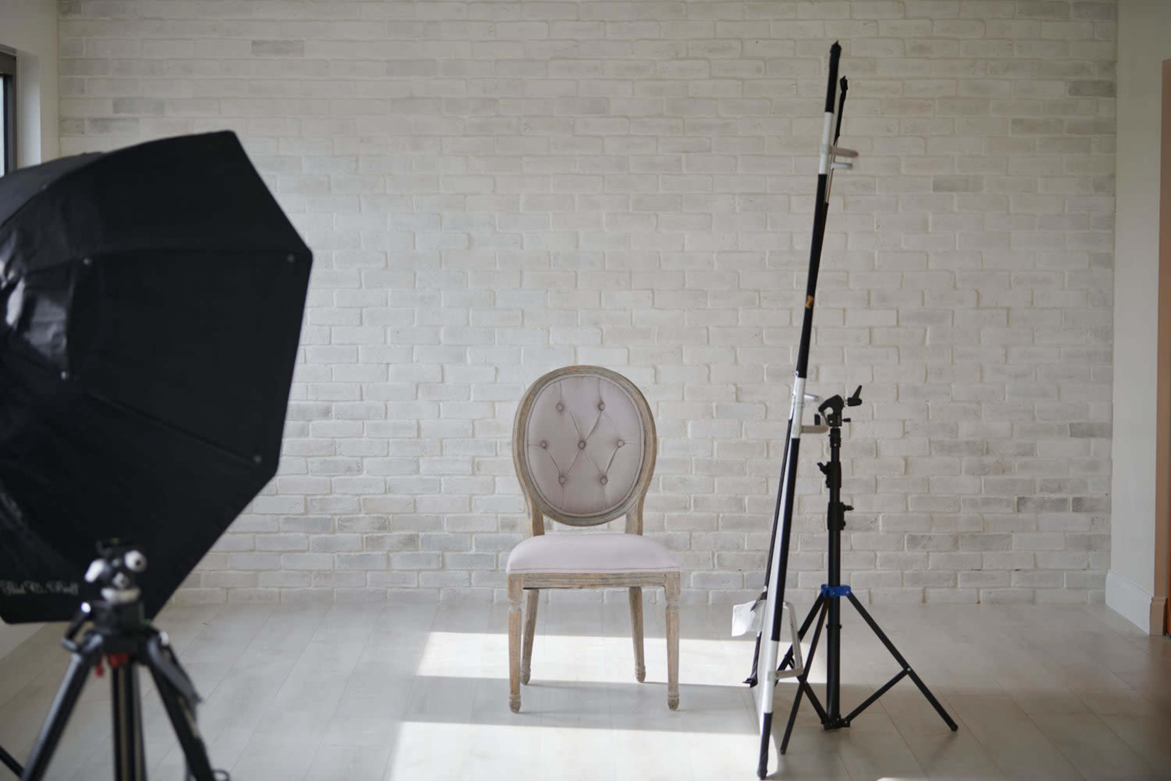 Cranberry Photo Studio with Natural Light and Blackout Blinds Image in Cranberry Township, Cranberry Township, PA