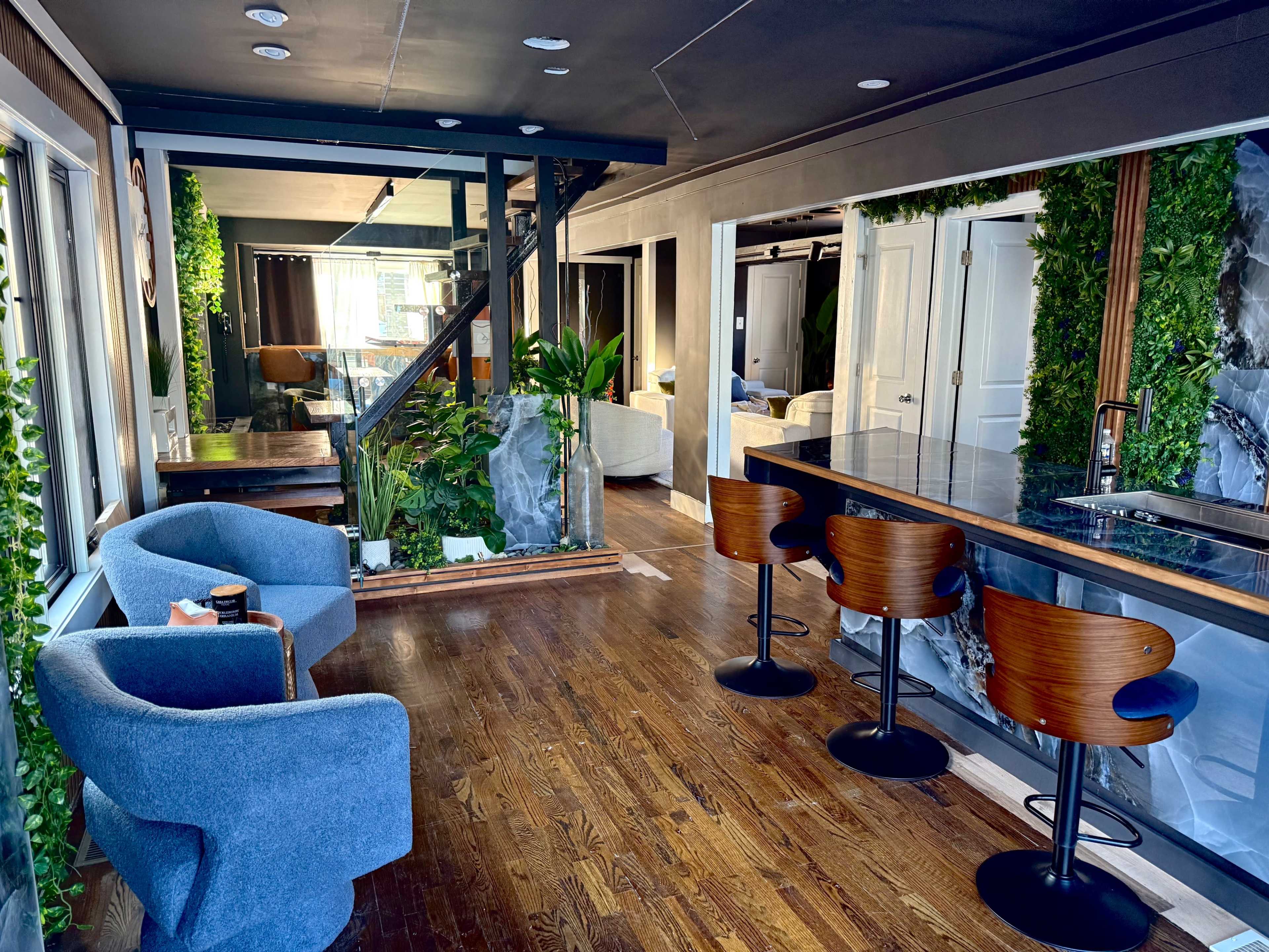 Designer Chicago Cape Cod with Cinematic Luxury Touches & Earth Tones Hues Image in Calumet Heights, Chicago, IL