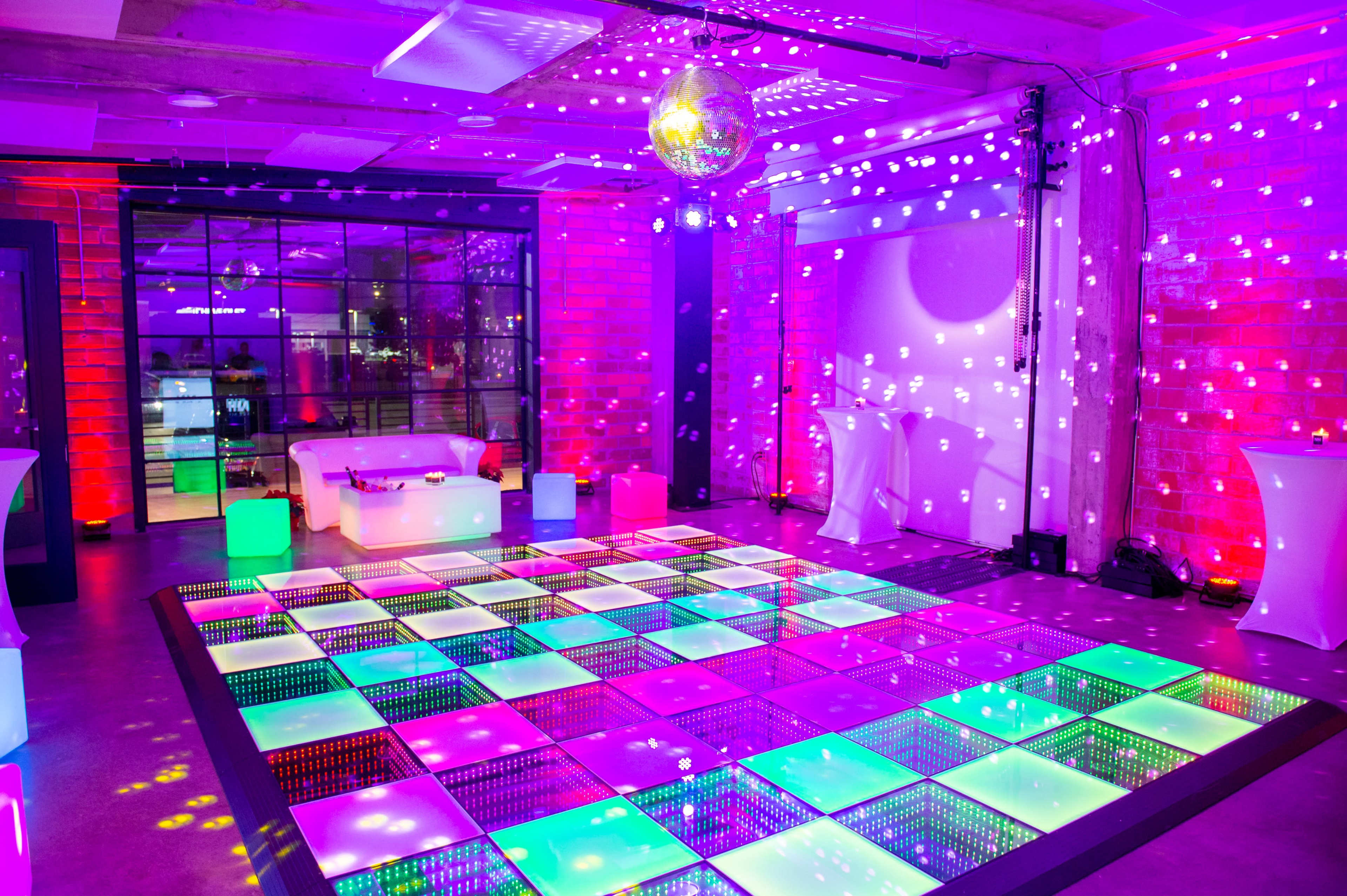 Industrial-Chic Studio with Downtown Views Image in Washington Avenue Coalition / Memorial Park, Houston, TX