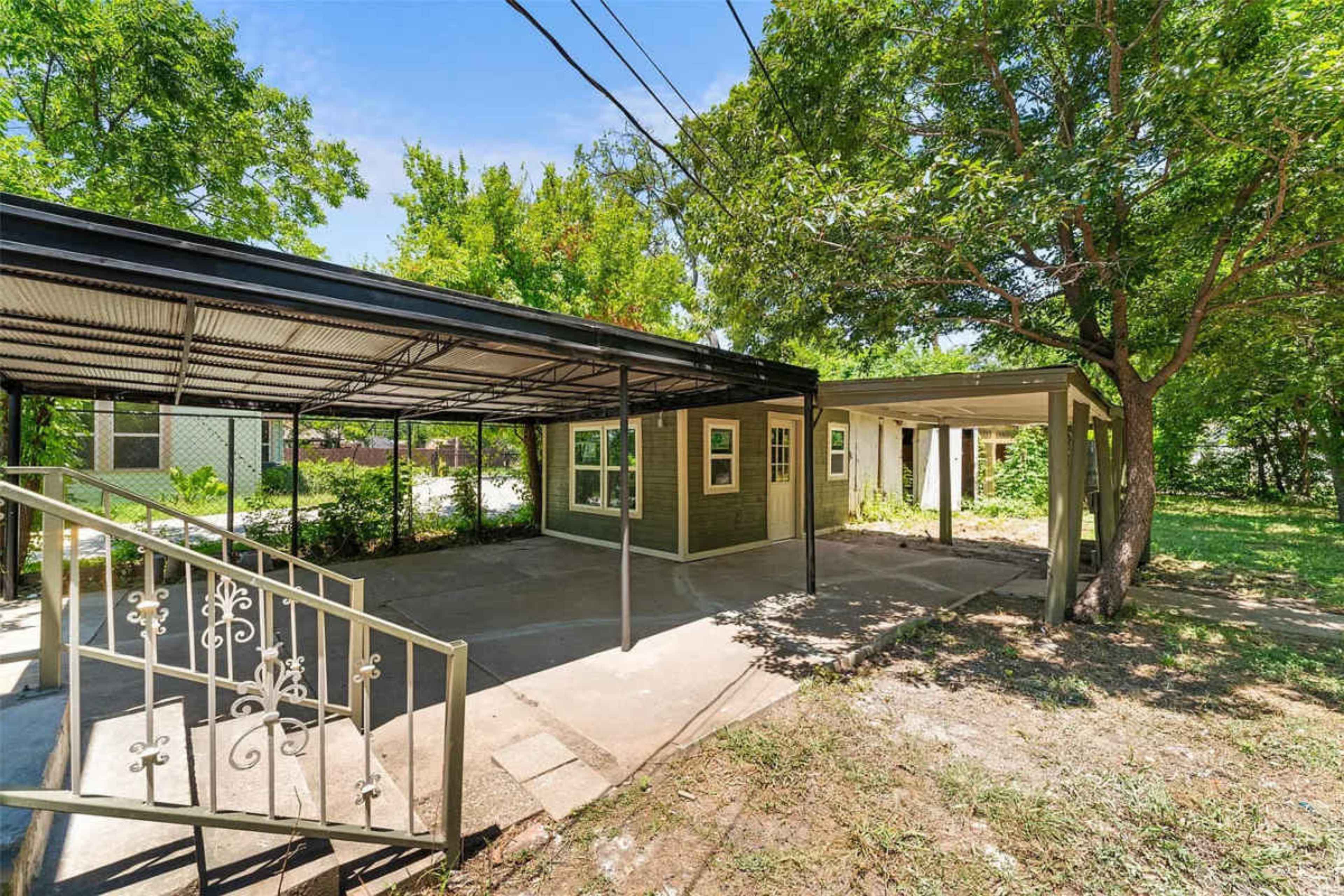 The Olive House on Church Street Image in Grand Prairie, Grand Prairie, TX