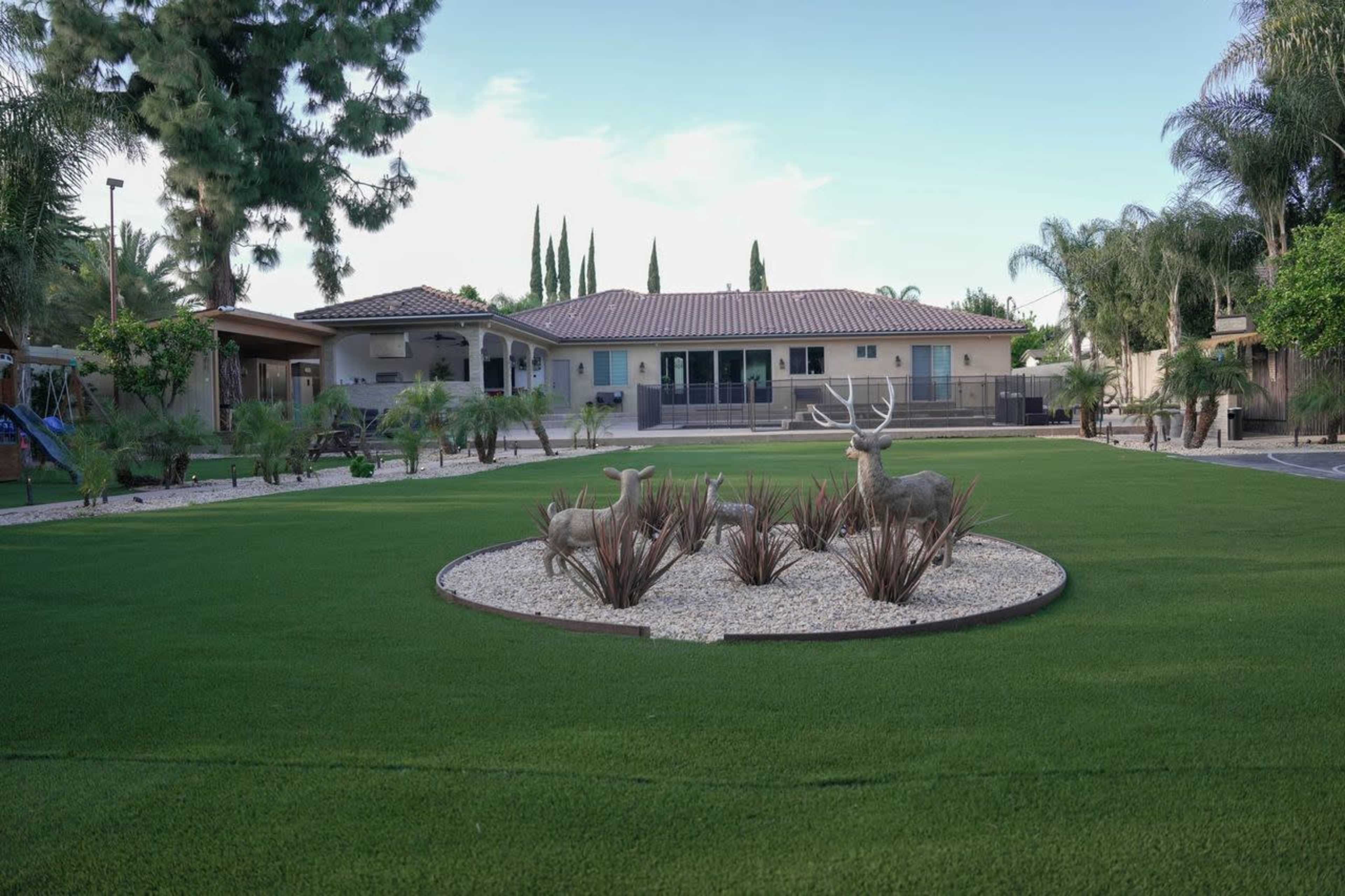 Rayen Resort Image in Northridge, NORTHRIDGE, CA
