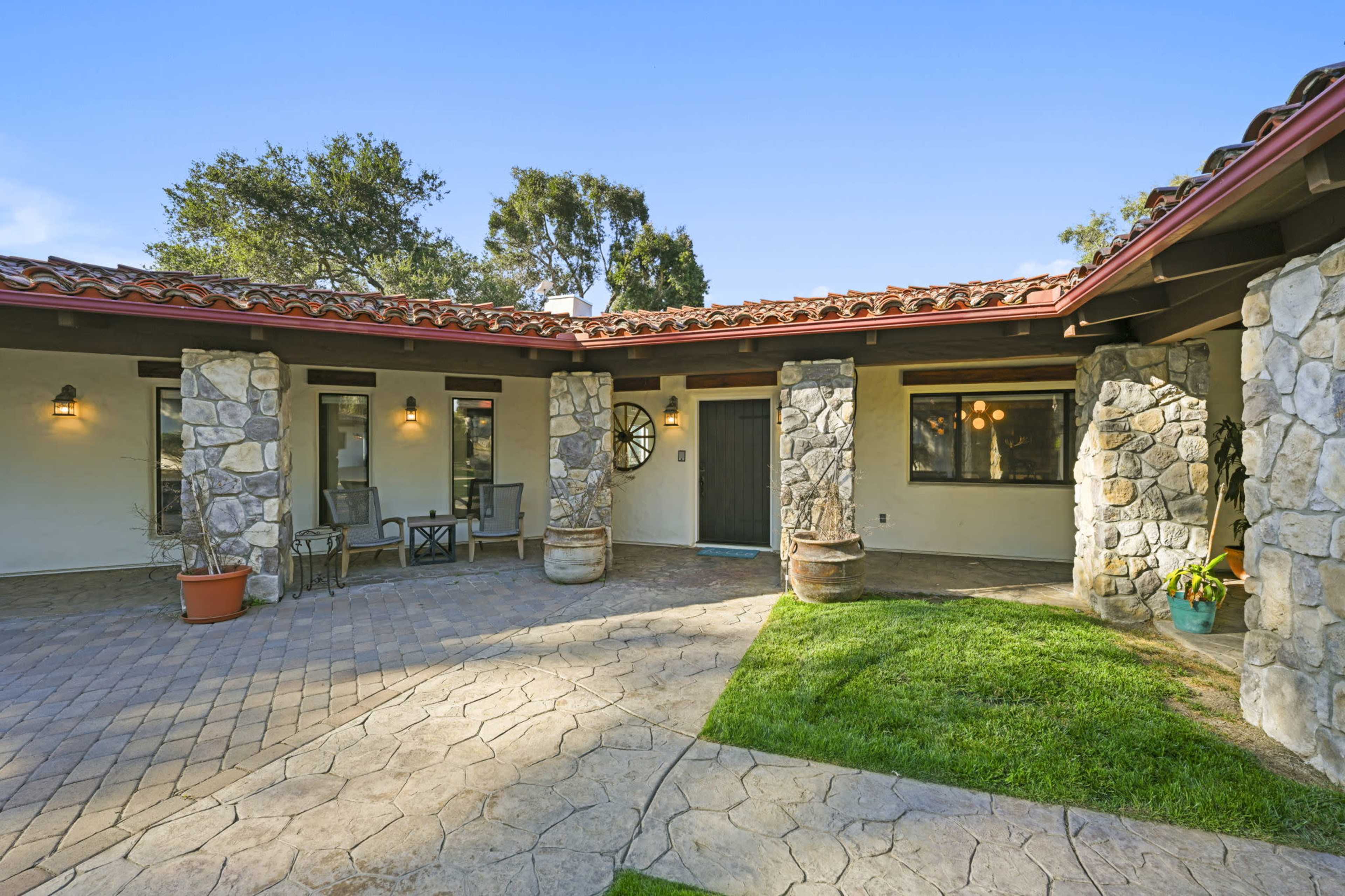 Casa Via Zara - Hilltop Estate with Pool, Pickleball Court and Avocado grove Image in , Fallbrook, CA