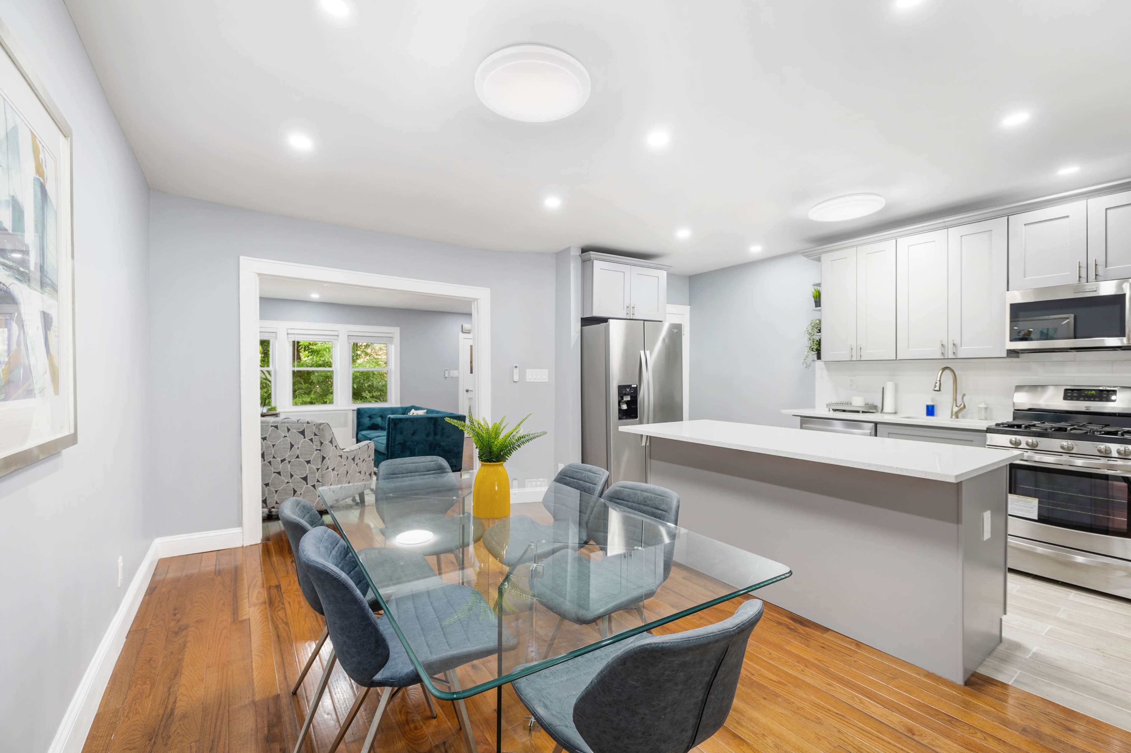 An inviting, spacious venue in Queens—ideal for networking, creative projects, and intimate social gatherings with room to connect and collaborate. Image in East Elmhurst, East Elmhurst, NY