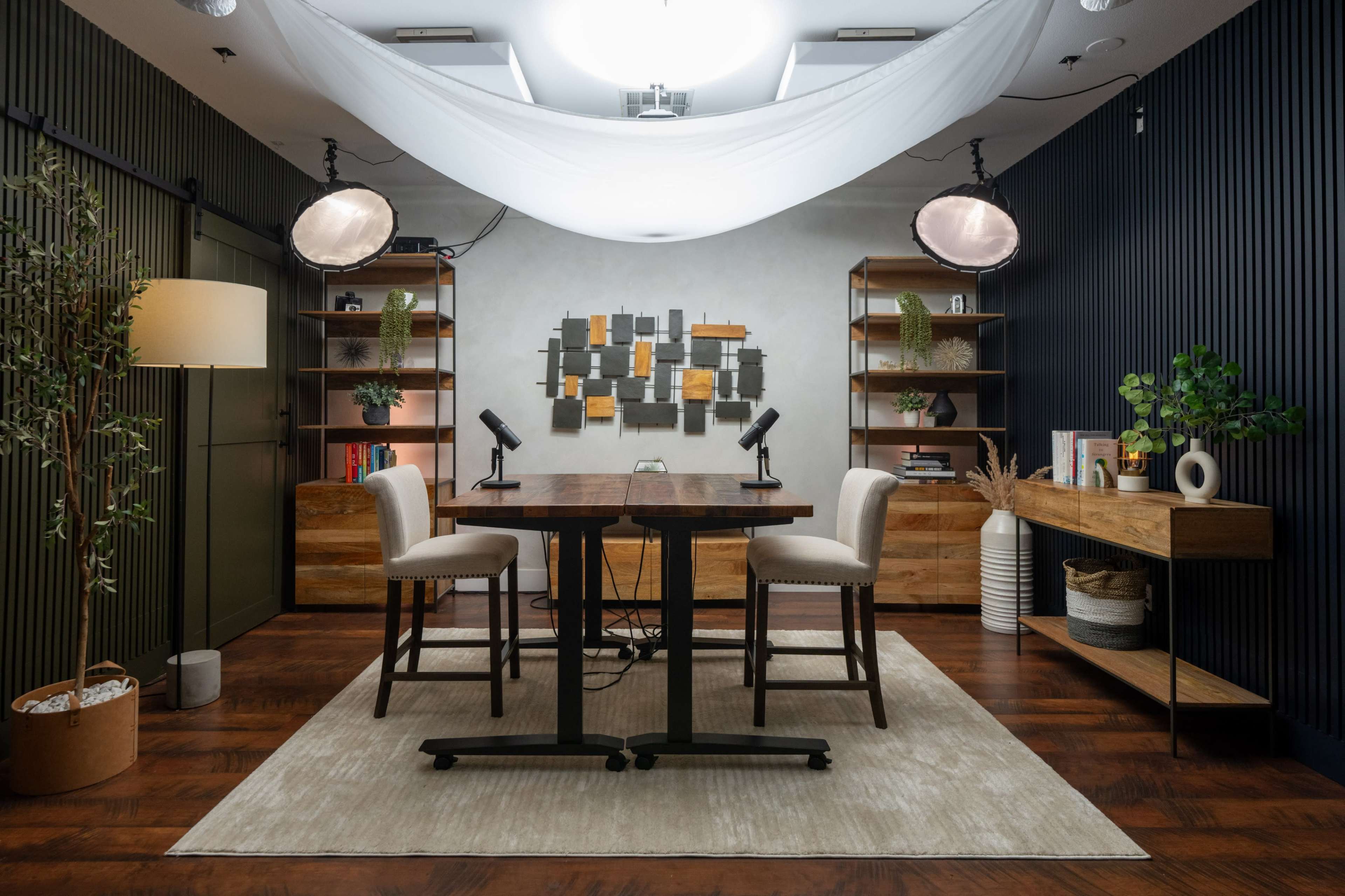 Content Creation Studio - Downtown - Podcast/Video/Photo - Various Lighting Options INCLUDED Image in Treemont, Austin, TX