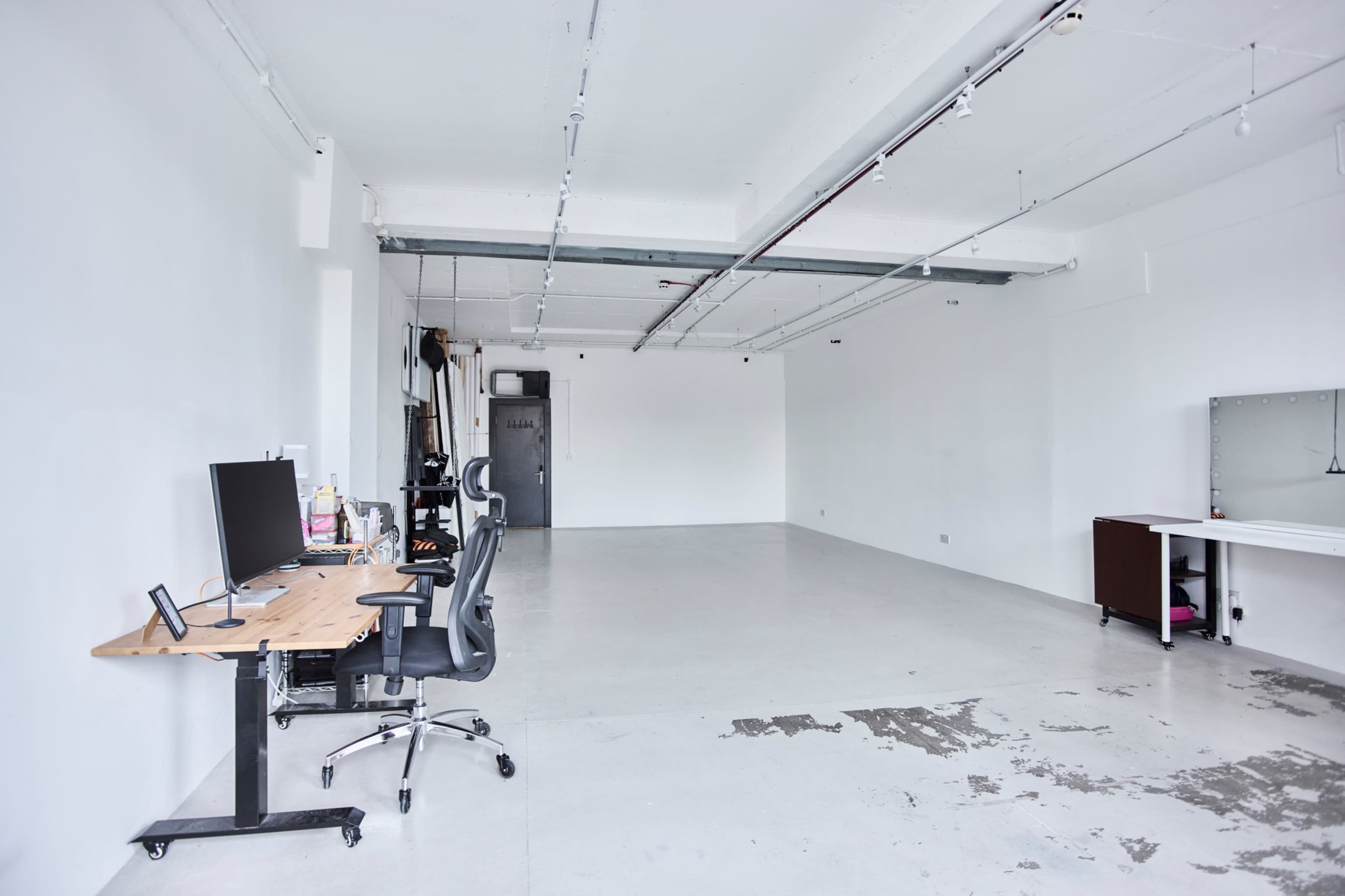 745 Sq Ft Natural Light Photo Studio Image in Hackney, London, ENG