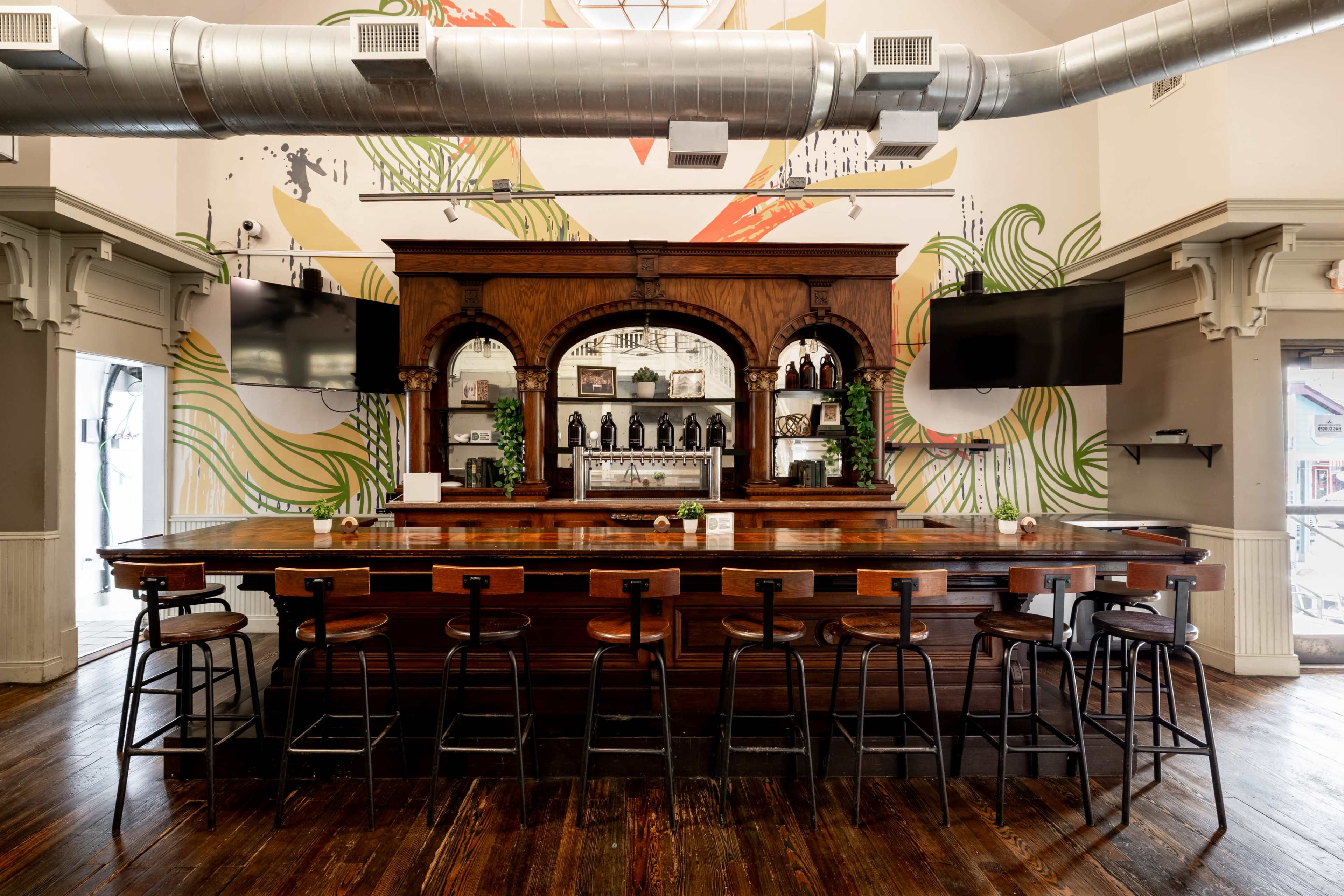 Upper Bar and 3 Season Patio Image in Zionsville, Zionsville, IN