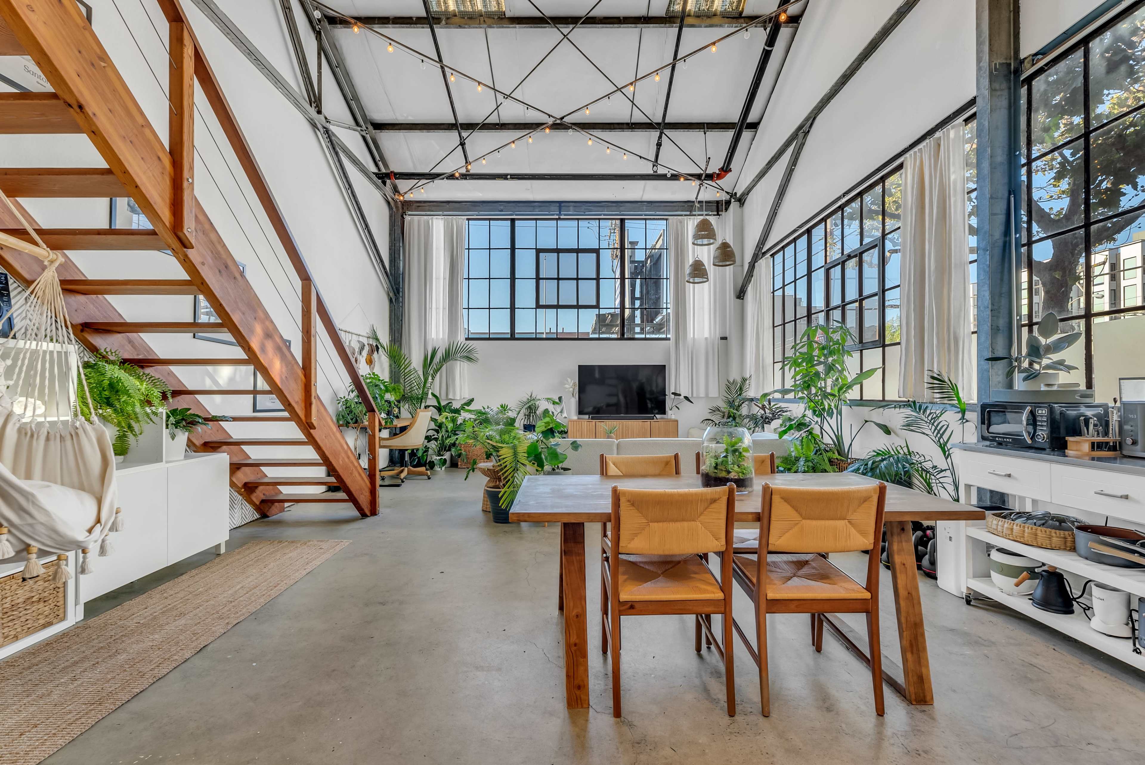 Dogpatch Loft with tons of natural light and thoughtful decor Image in Dogpatch, San Francisco, CA