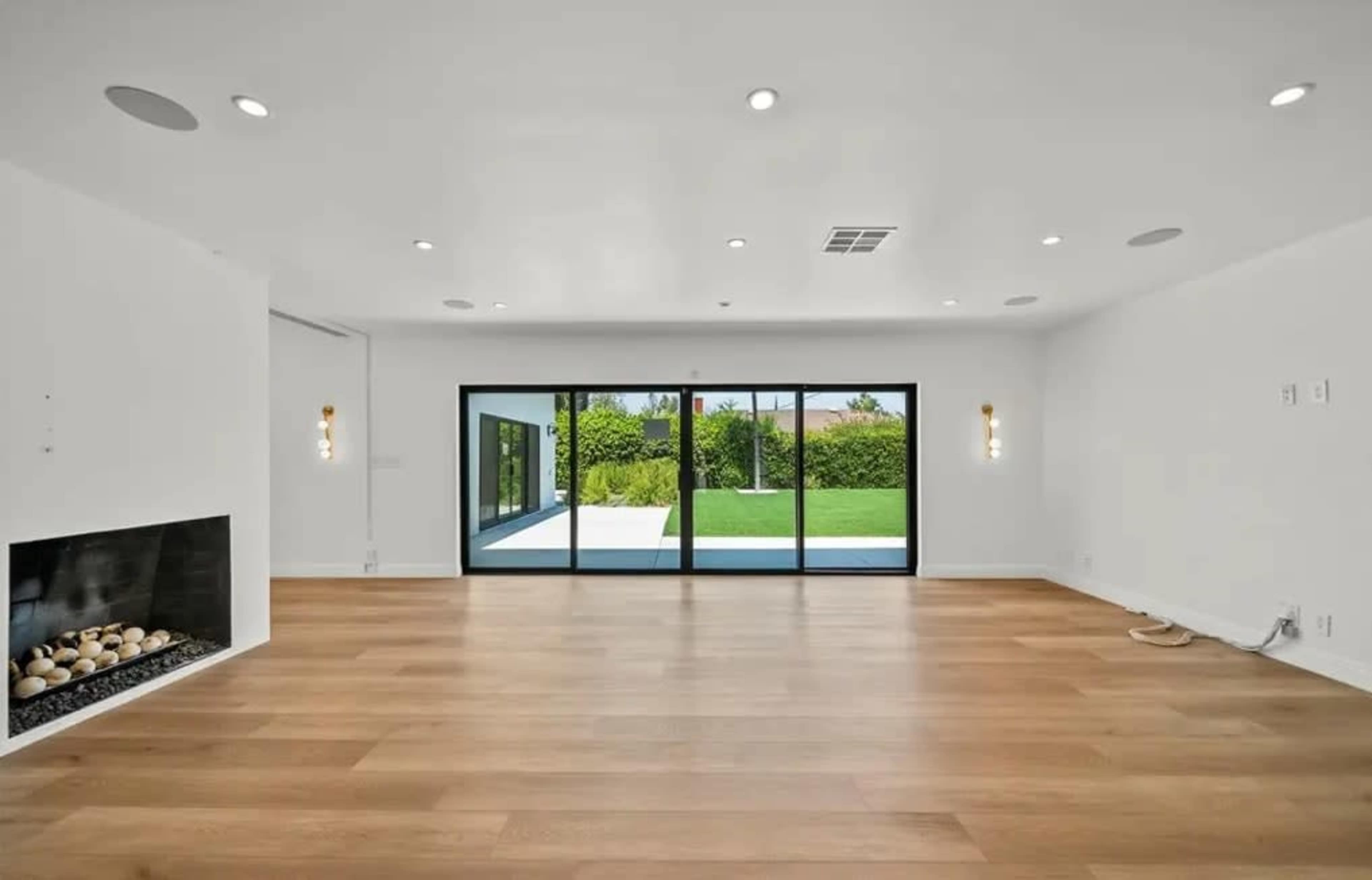 Modern Indoor-Outdoor Home with Garden & Open Living Image in Woodland Hills, Woodland Hills, CA