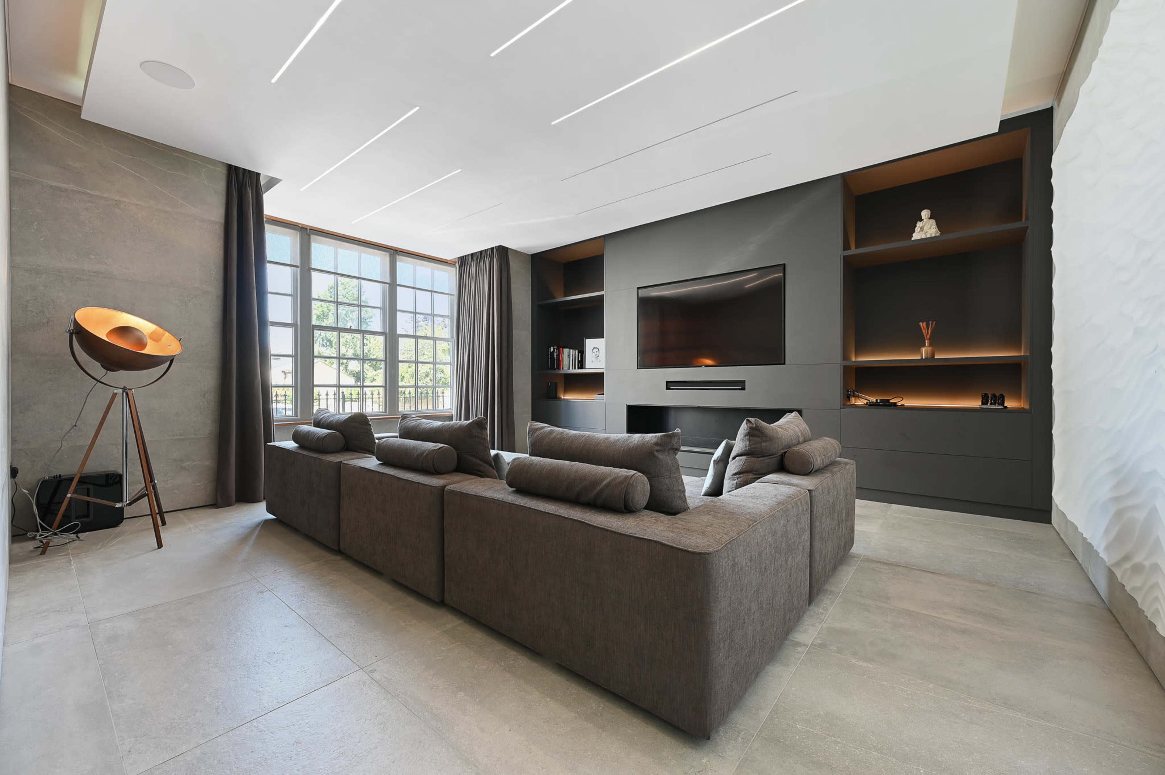 Super Luxe Large Contemporary Victorian Flat Image in Harrow on the Hill, London, ENG