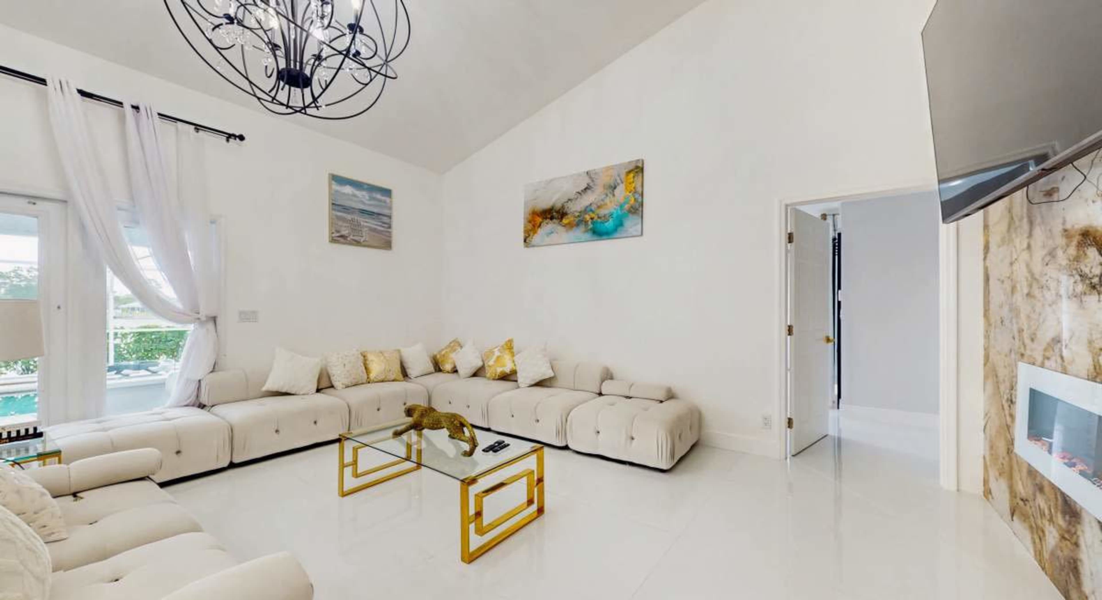 Luxurious Lakefront 5BD, sleeps 10 Image in Wellington, Wellington, FL