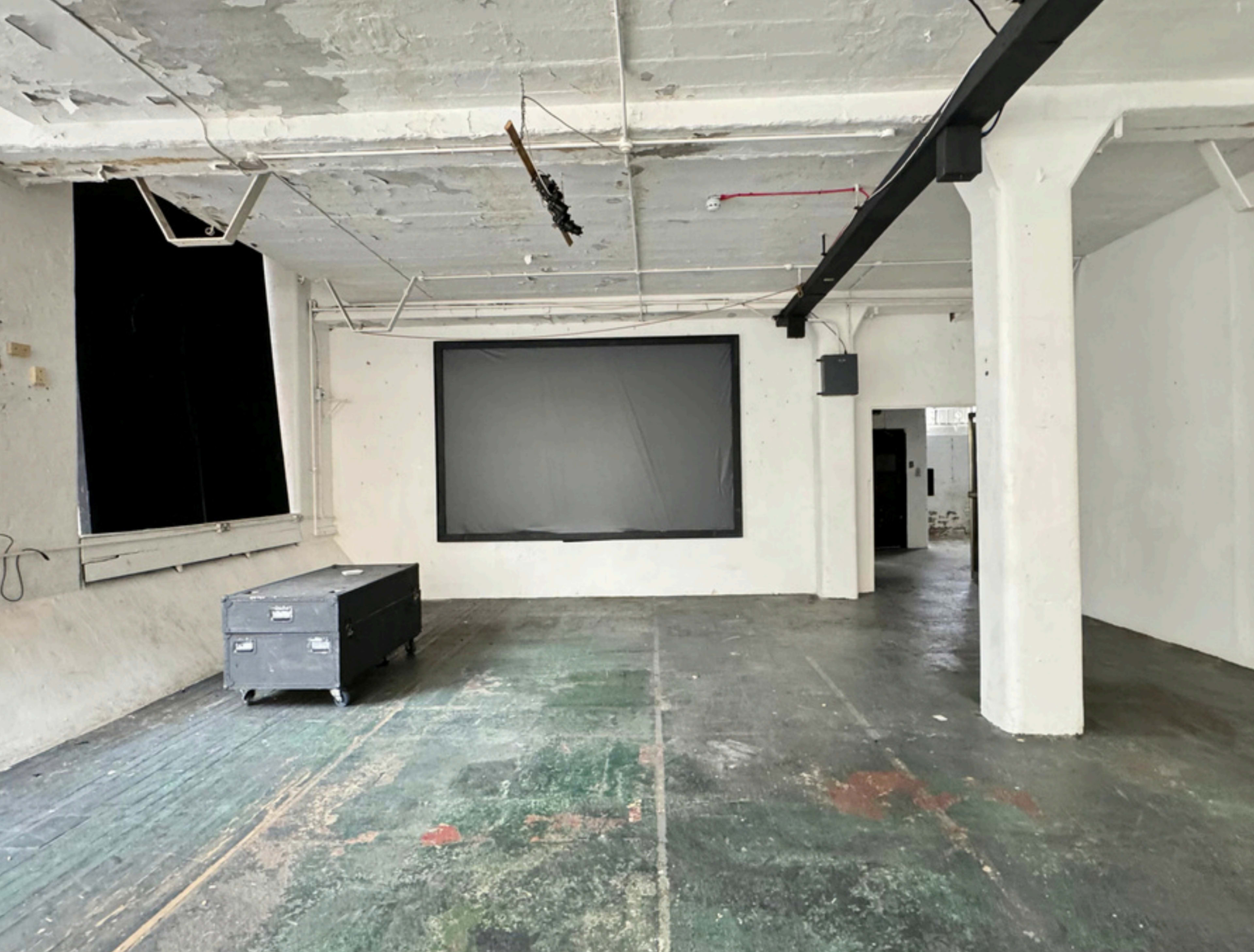 Industrial Warehouse Space with Big Windows and Natural Light Image in Fish Island, London, ENG