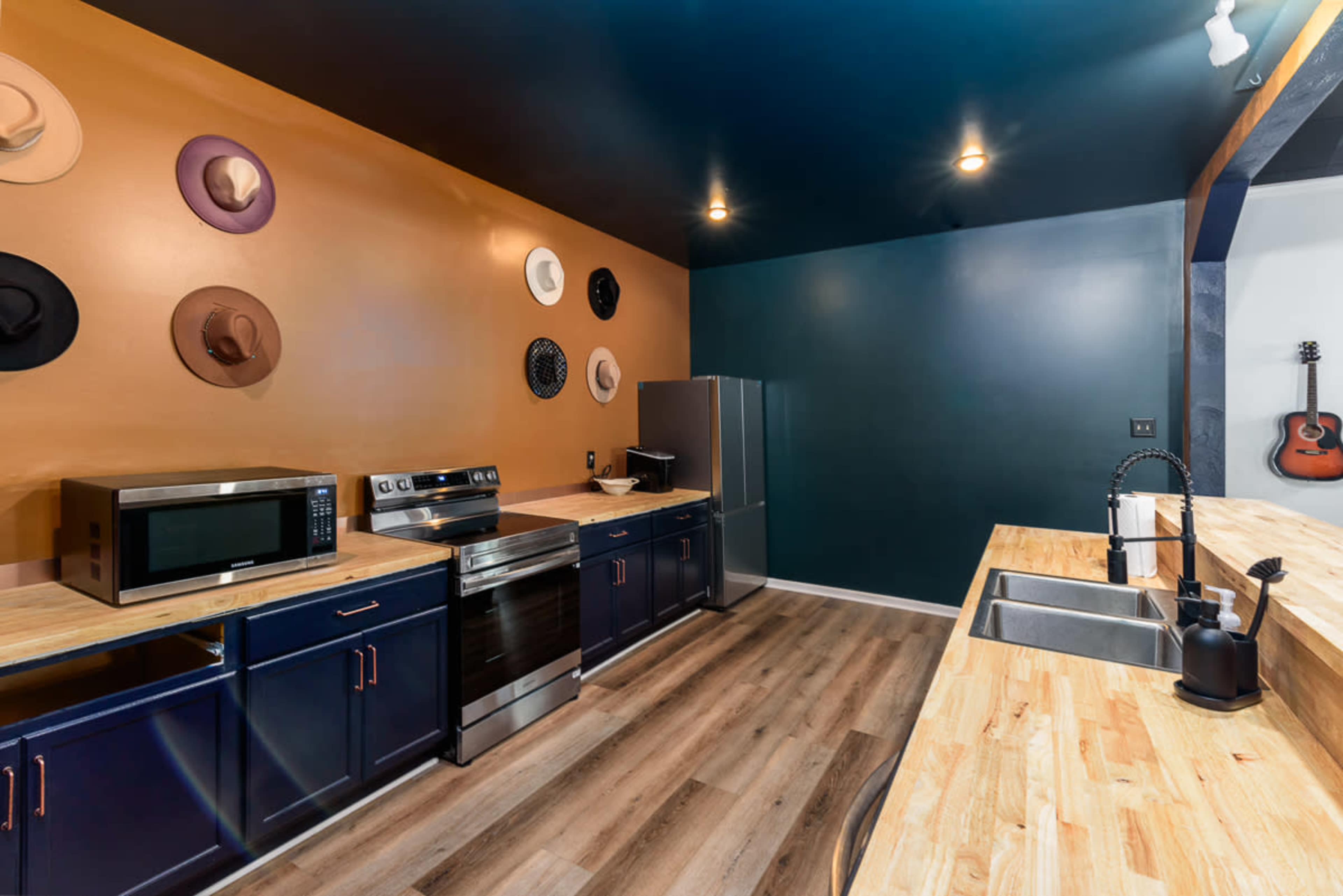 Retreat Large Entertain Comfortable Western Image in Union Township, Auburn, IN