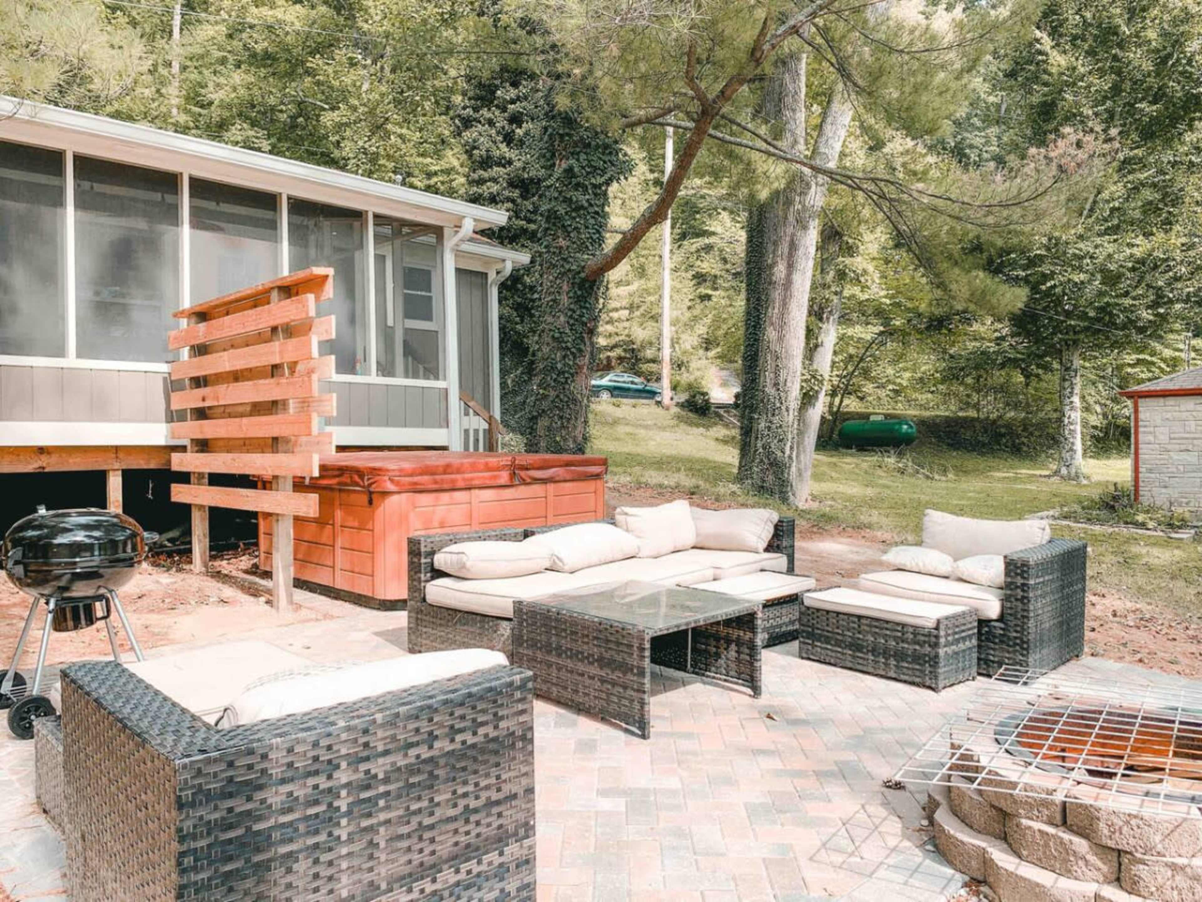 Cozy Cabin on Lake front with Hot tub & firepit Image in Jefferson Township, Martinsville, IN