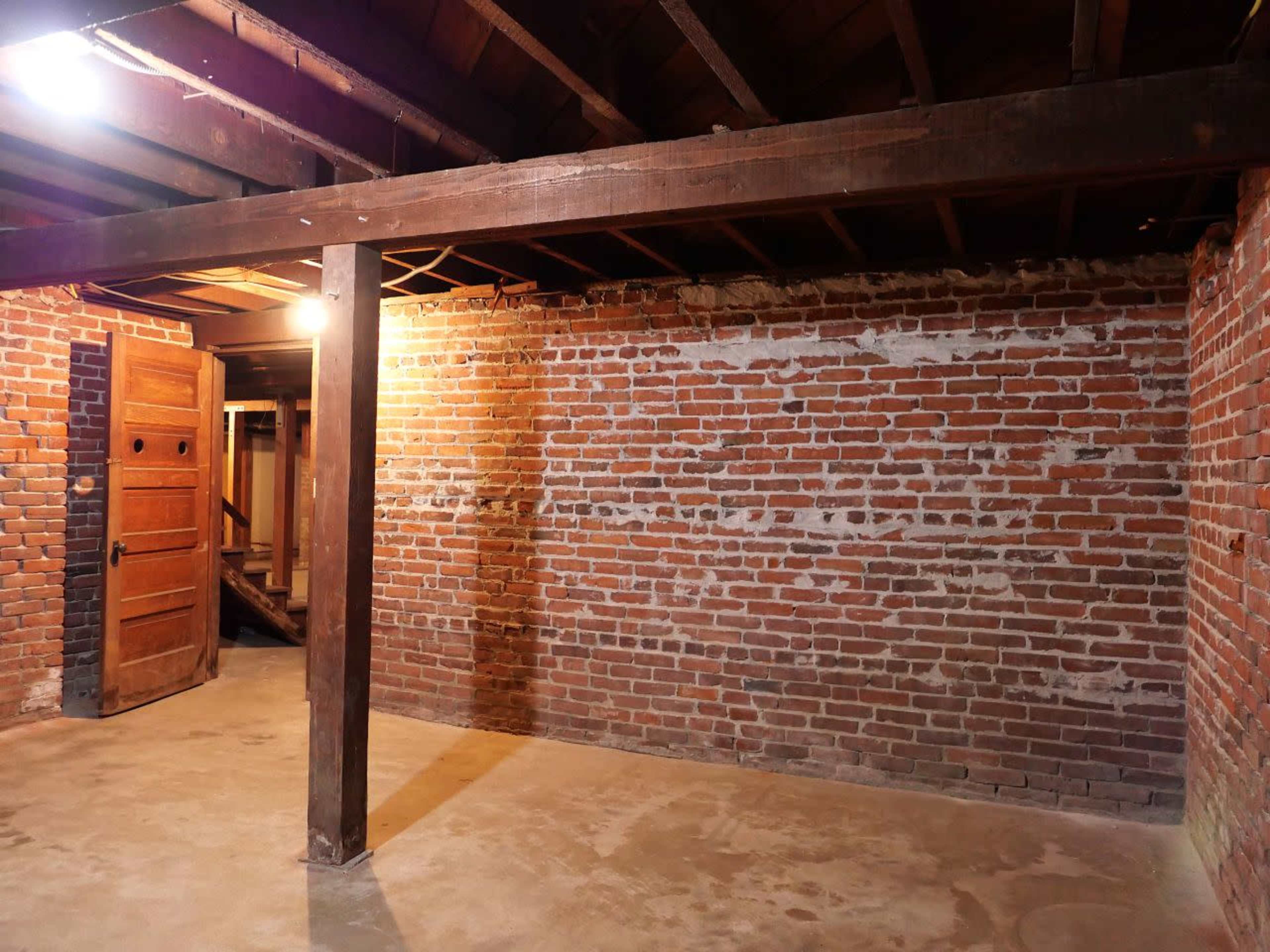 Basement Image in South Los Angeles, Los Angeles, CA