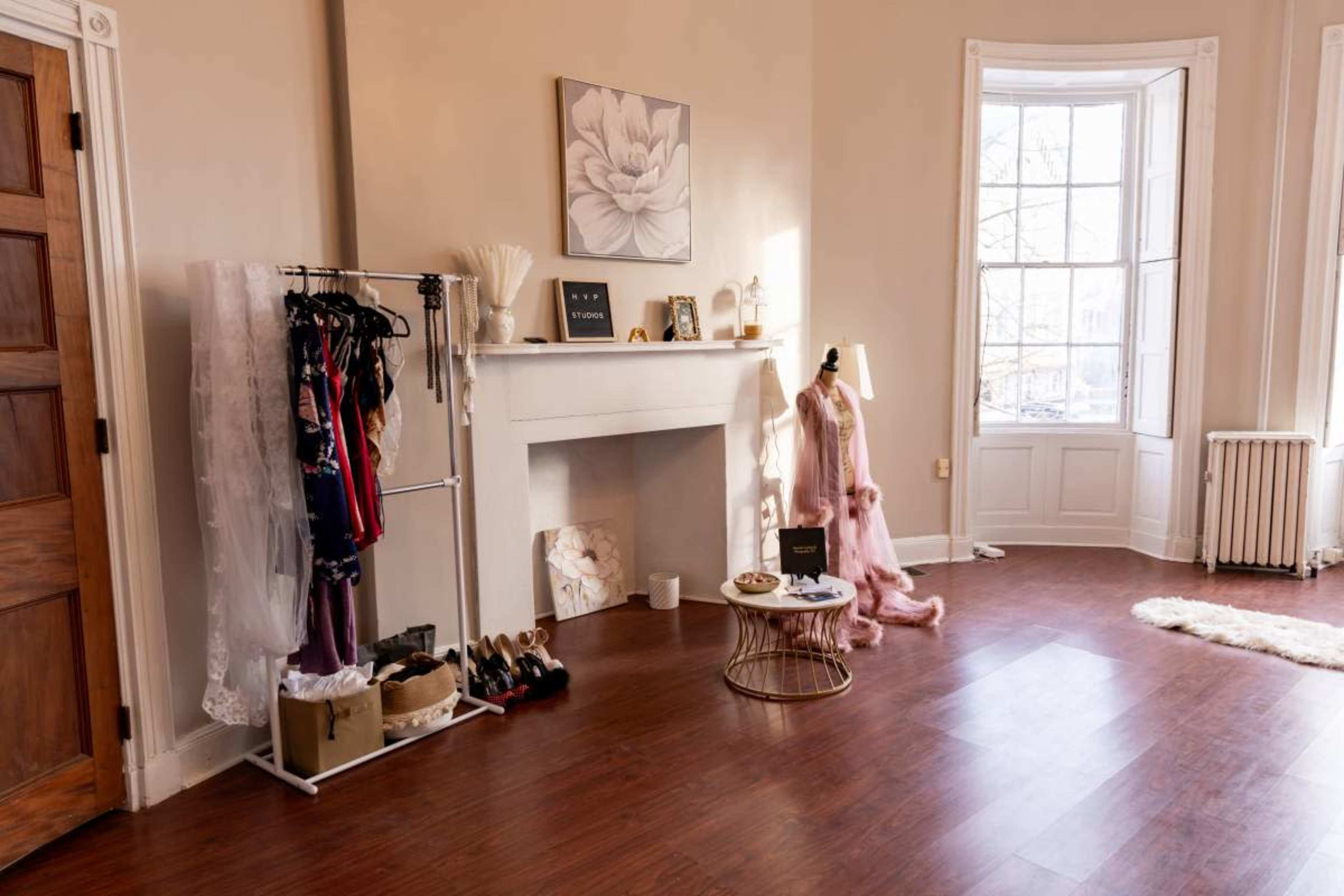 Downtown studio with natural lighting Image in Carlisle, Carlisle, PA