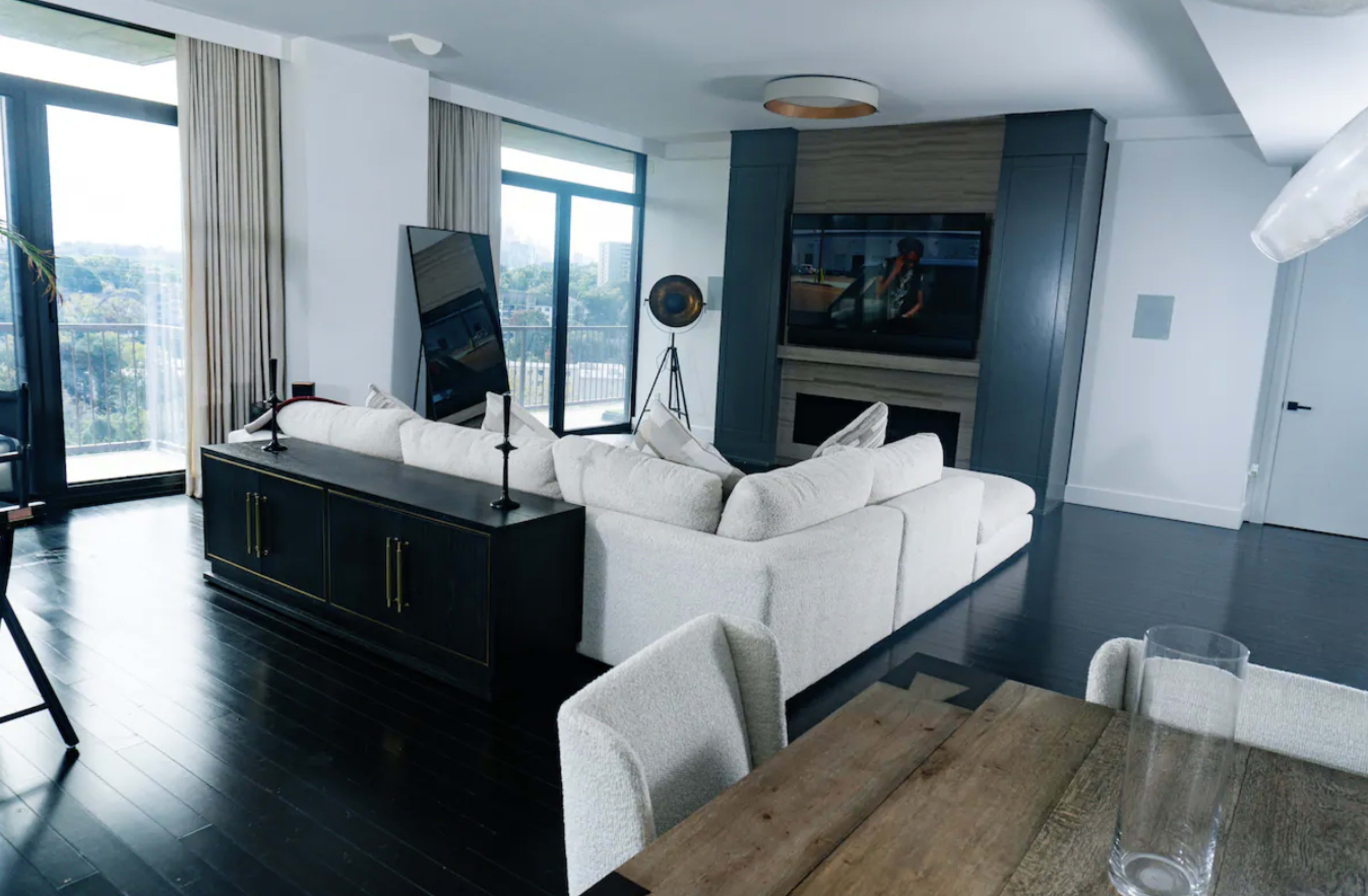 HUGE! Rare! XL Luxury Penthouse Buckhead / Midtown Image in Buckhead, Atlanta, GA