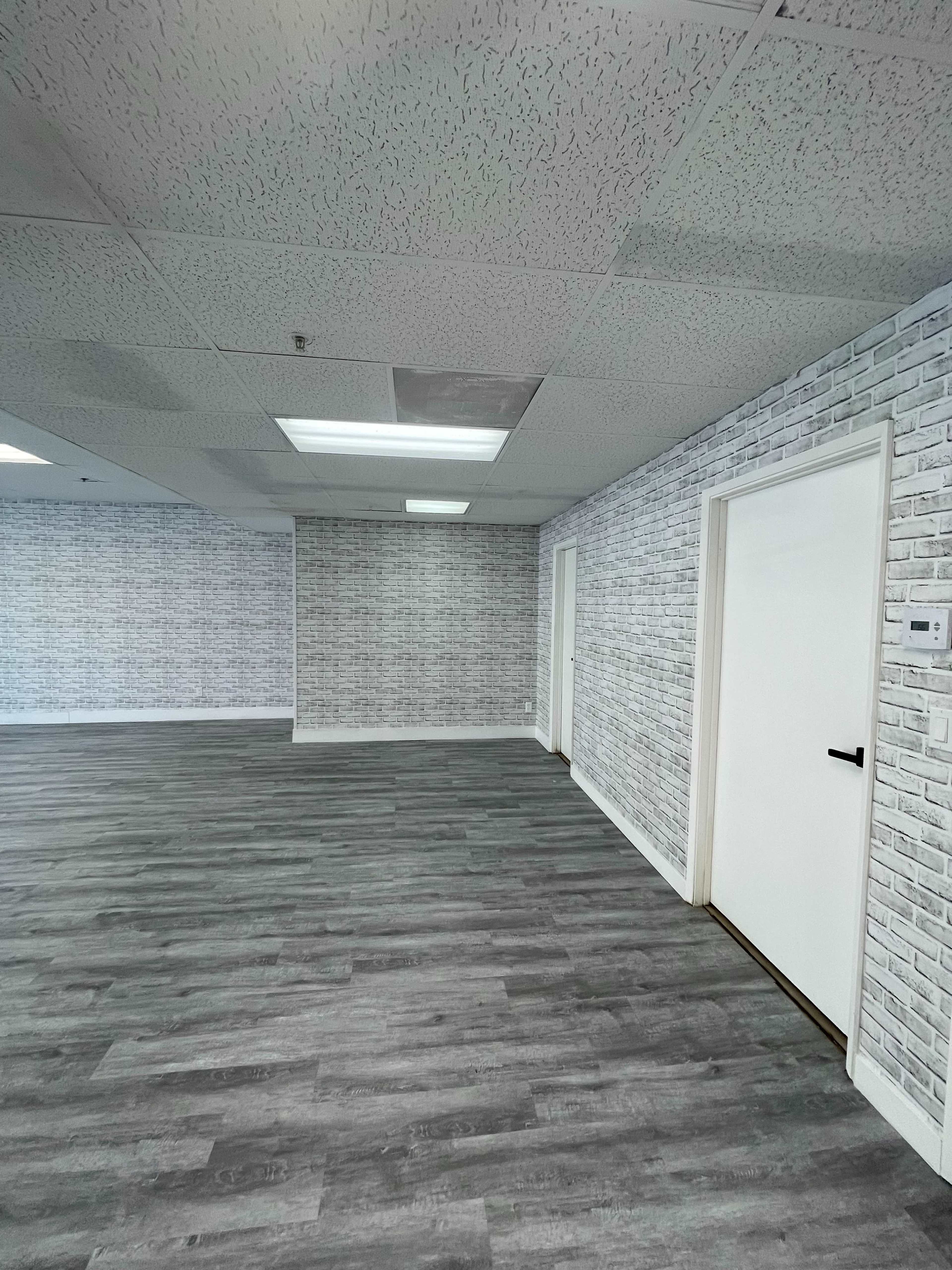 Stunning Studio with Floor-to-Ceiling Glass Windows Image in Crescenta Highlands, GLENDALE, CA