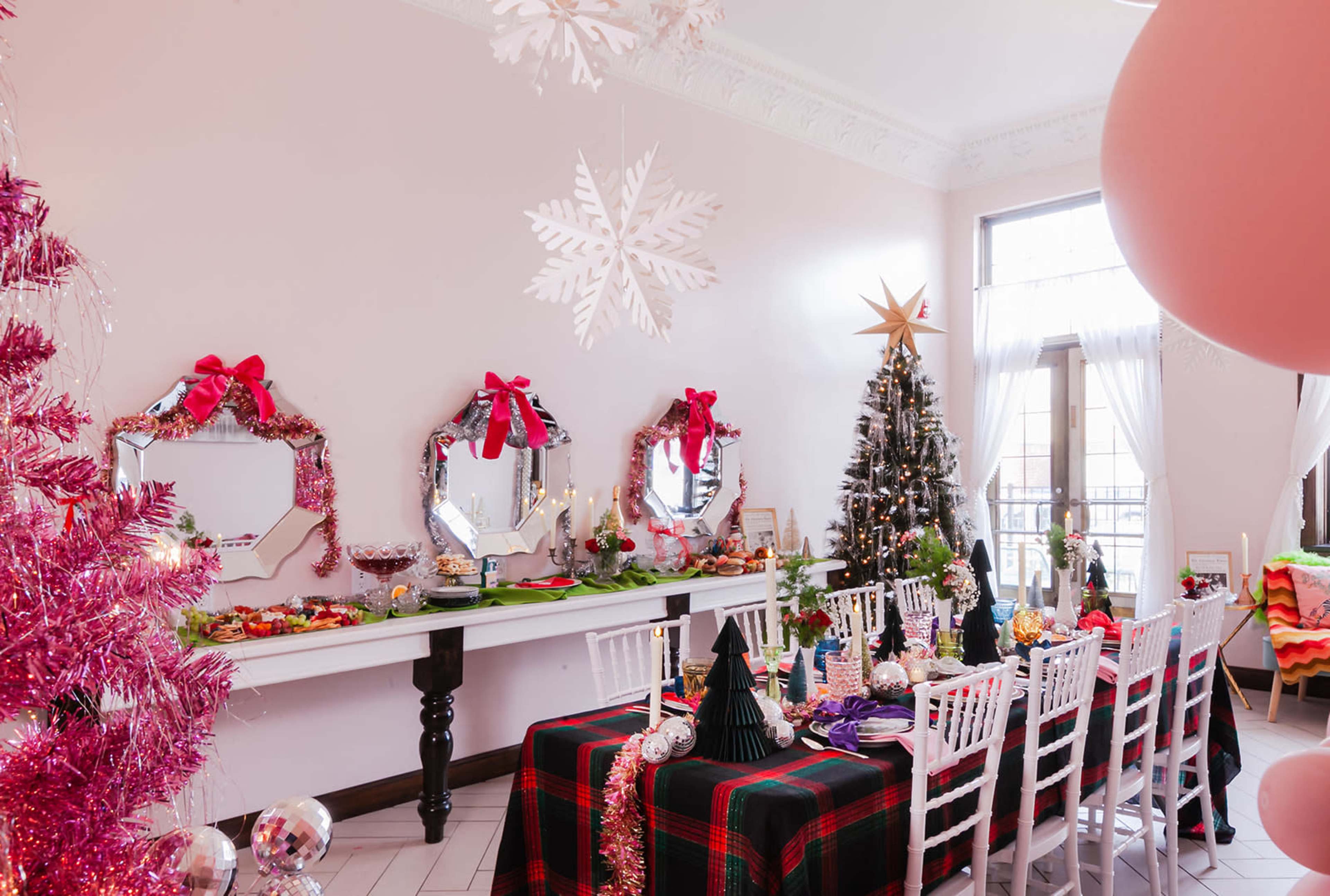Downton Suite with Vintage Holiday Vibes Image in Niles, Niles, MI